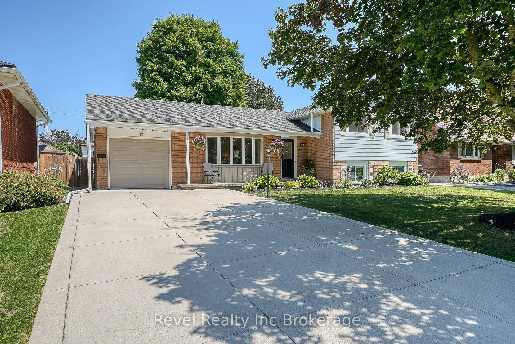 5 Dean Crescent