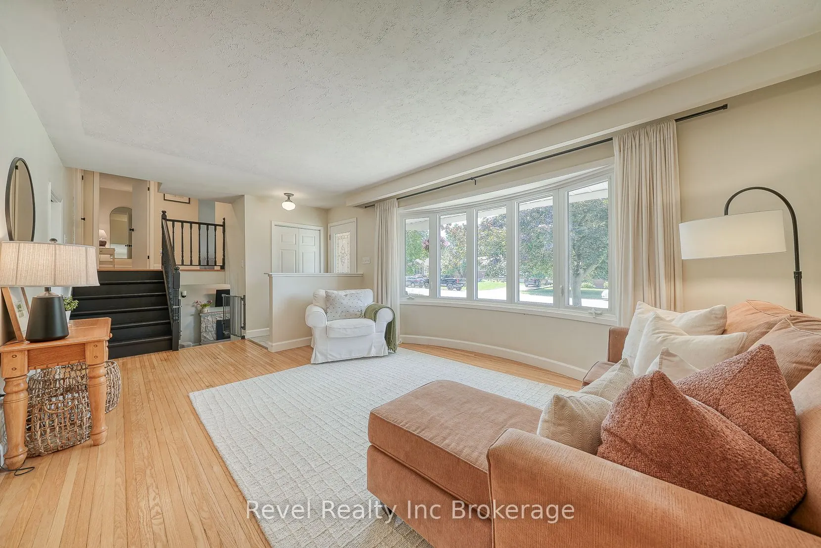 5 Dean Crescent