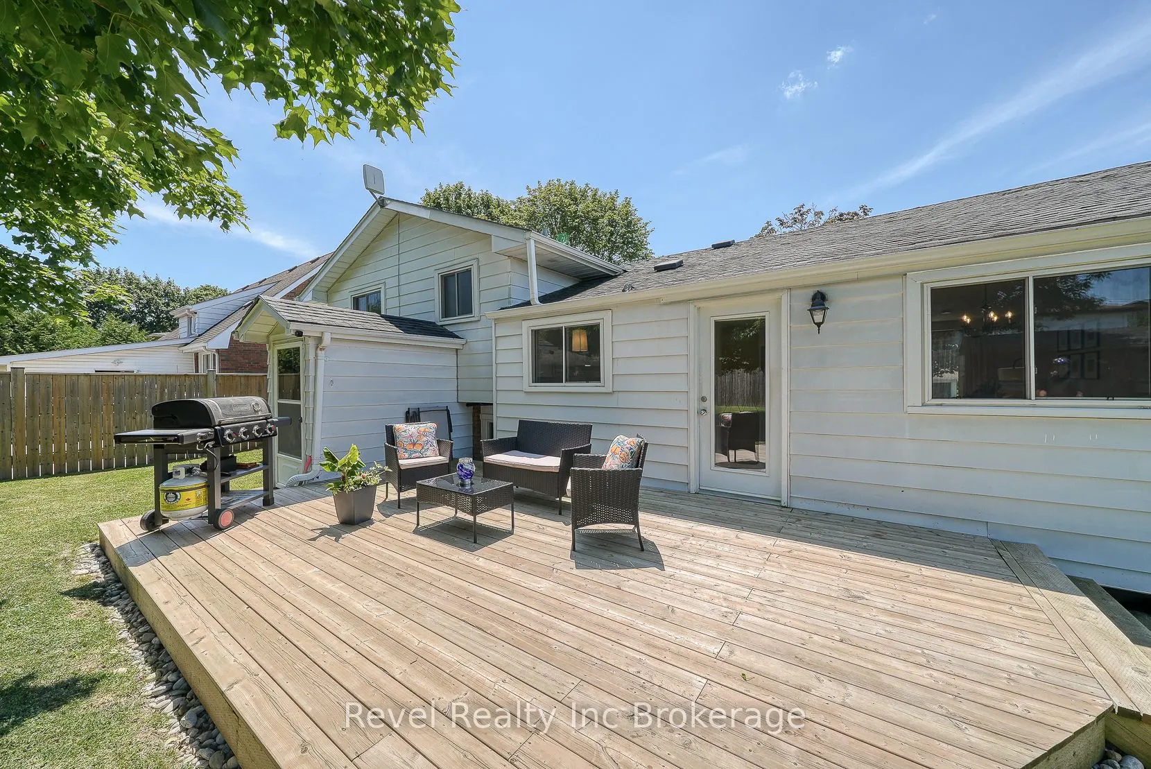5 Dean Crescent