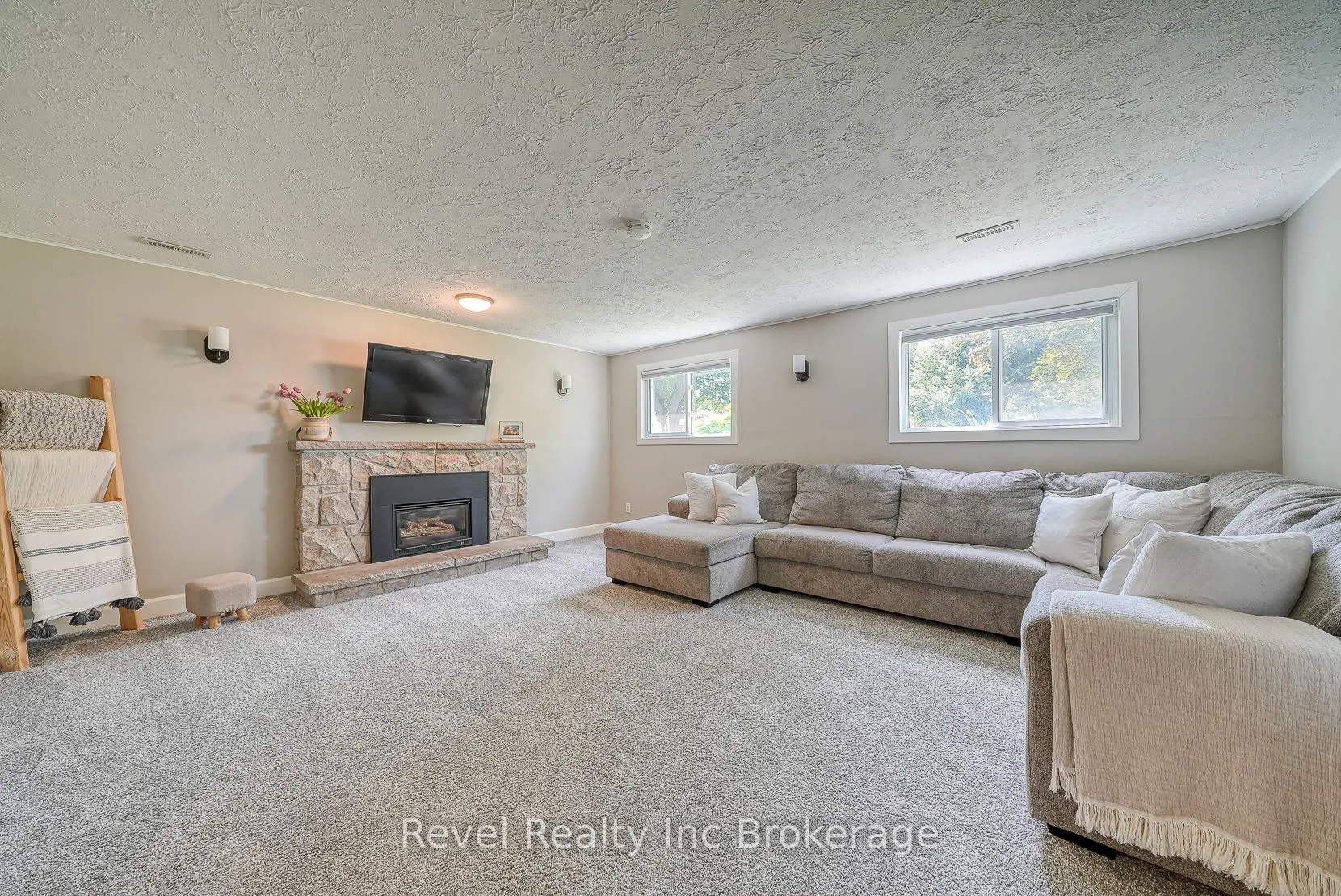 5 Dean Crescent