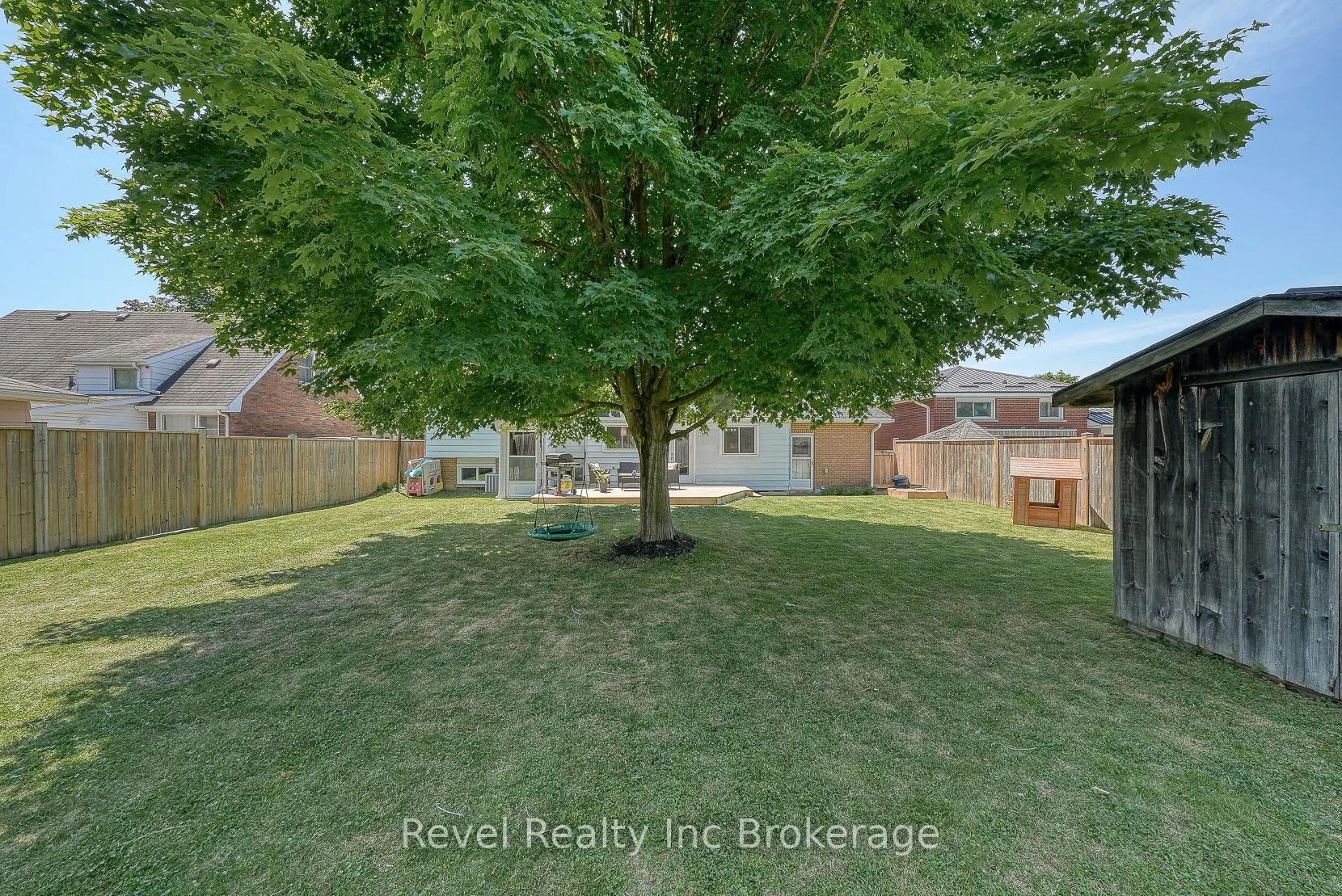 5 Dean Crescent