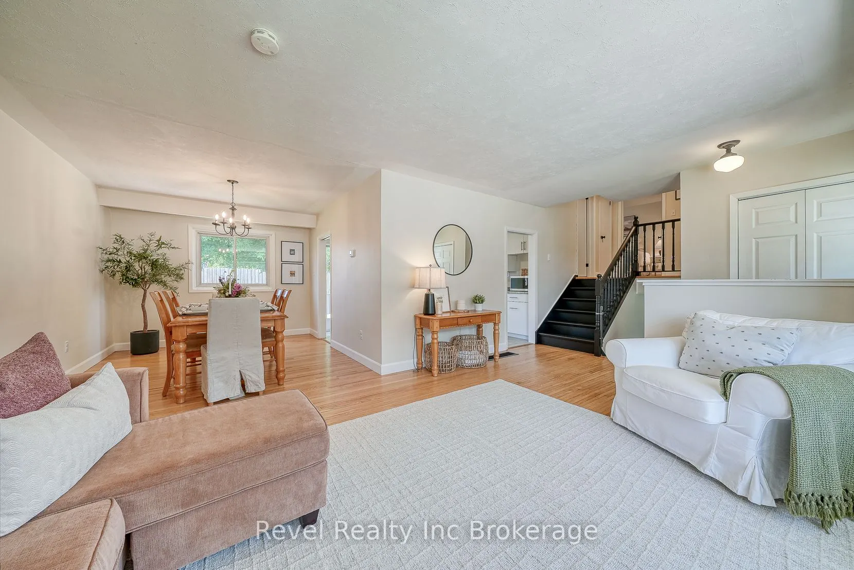 5 Dean Crescent