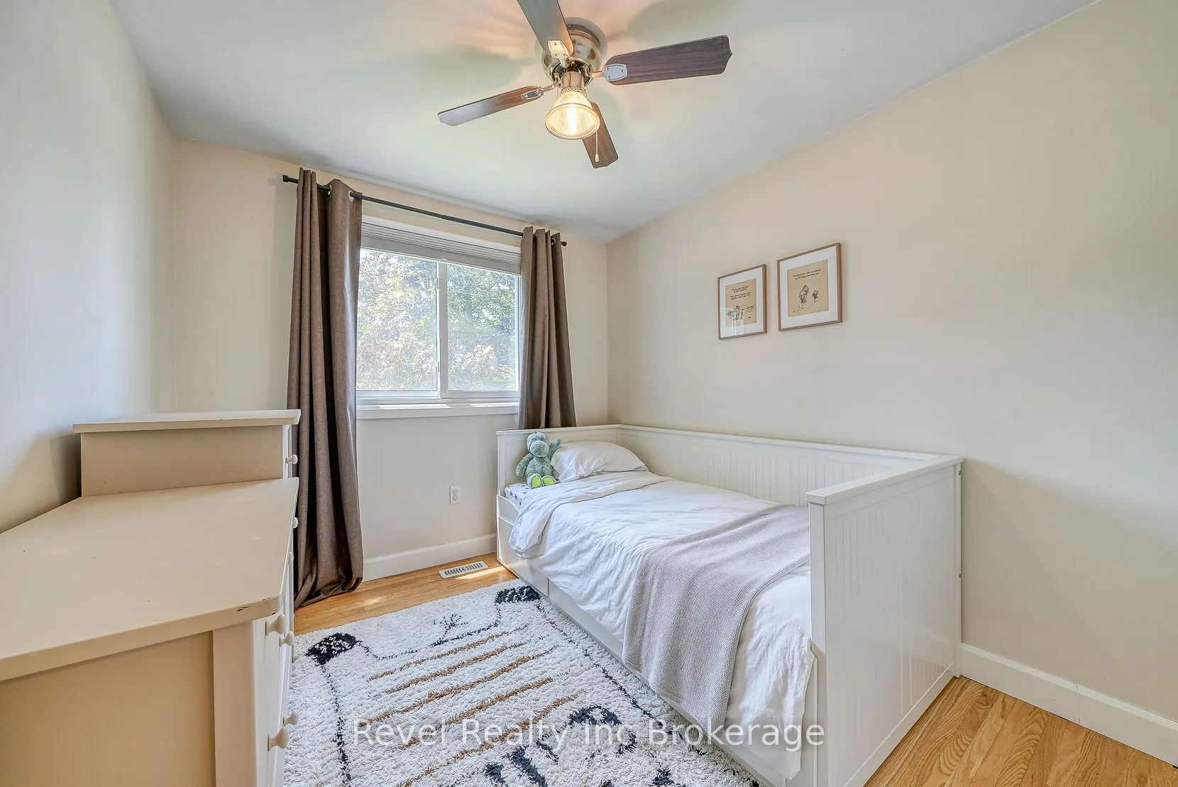 5 Dean Crescent