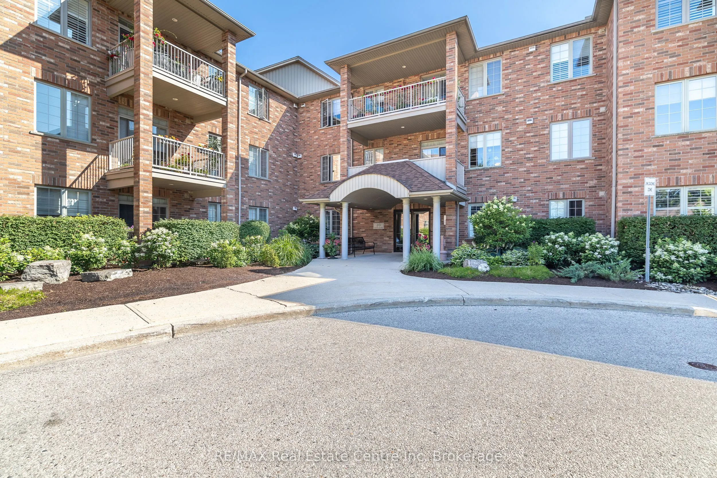 20 Station Square, #303
