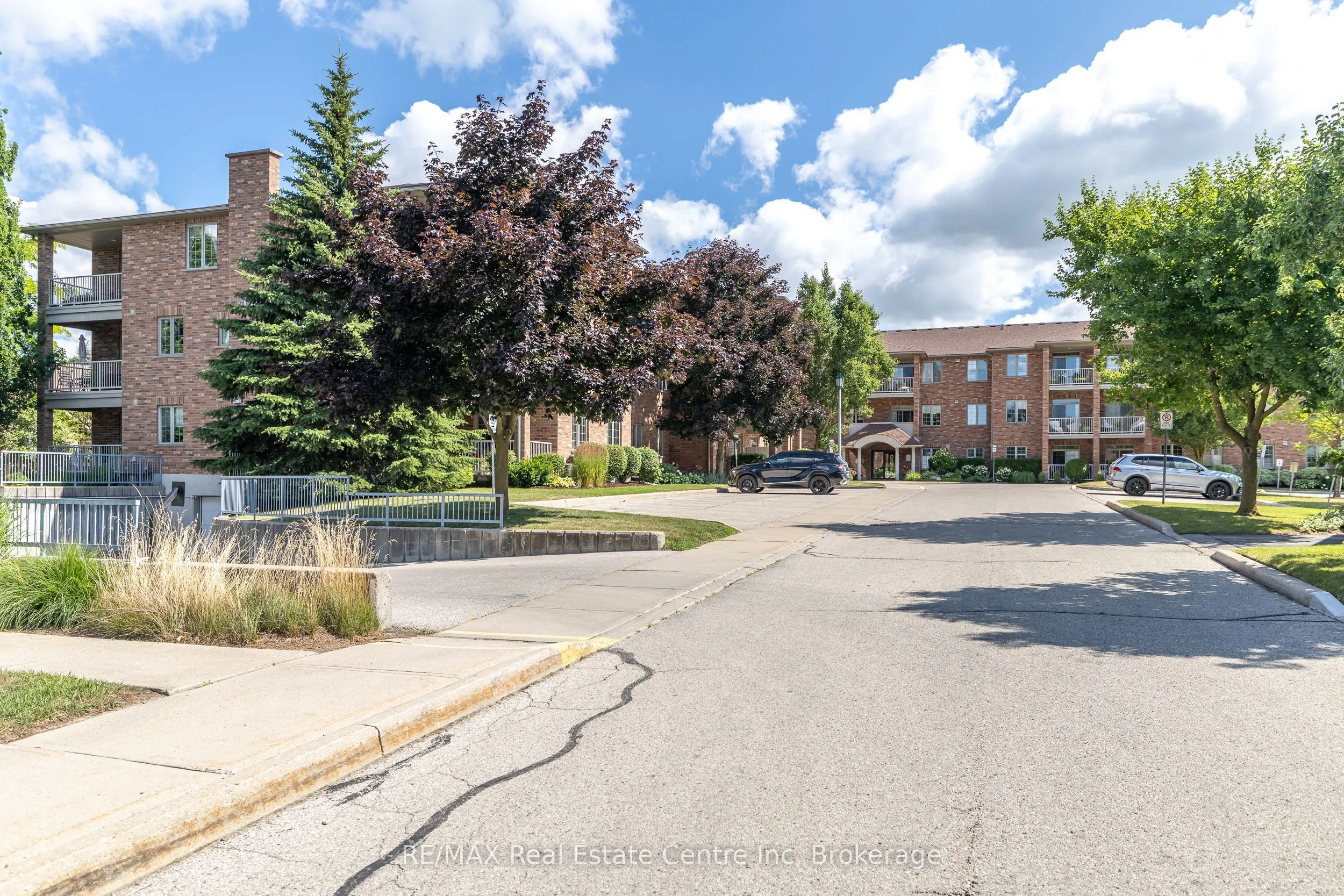 20 Station Square, #303