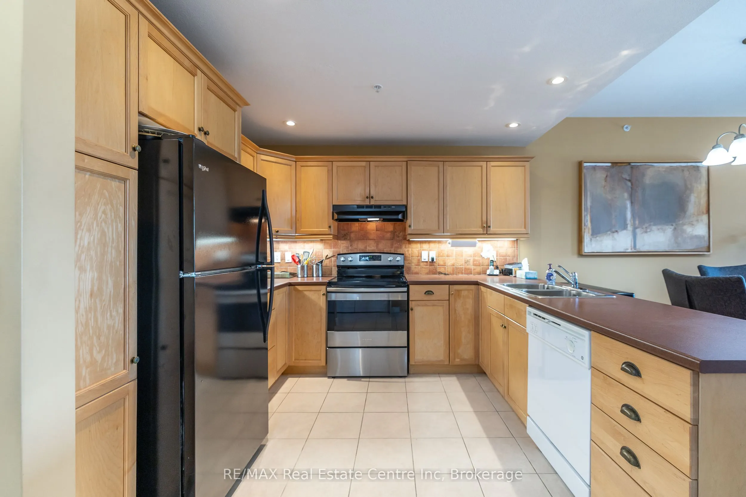 20 Station Square, #303