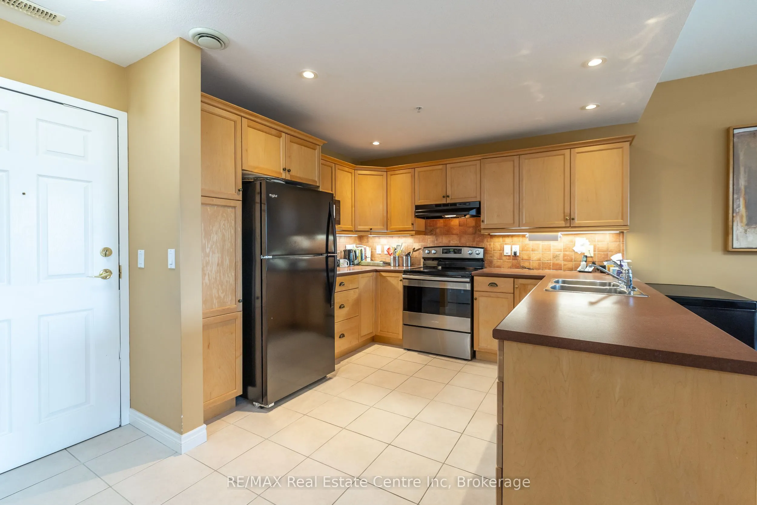 20 Station Square, #303