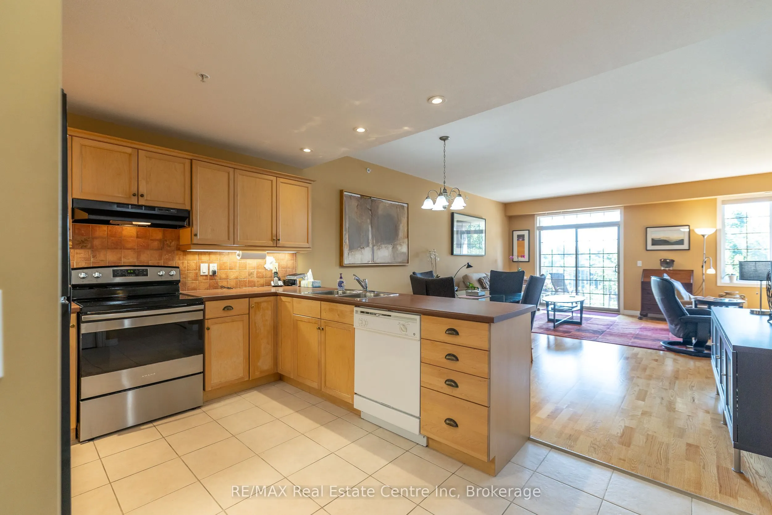 20 Station Square, #303