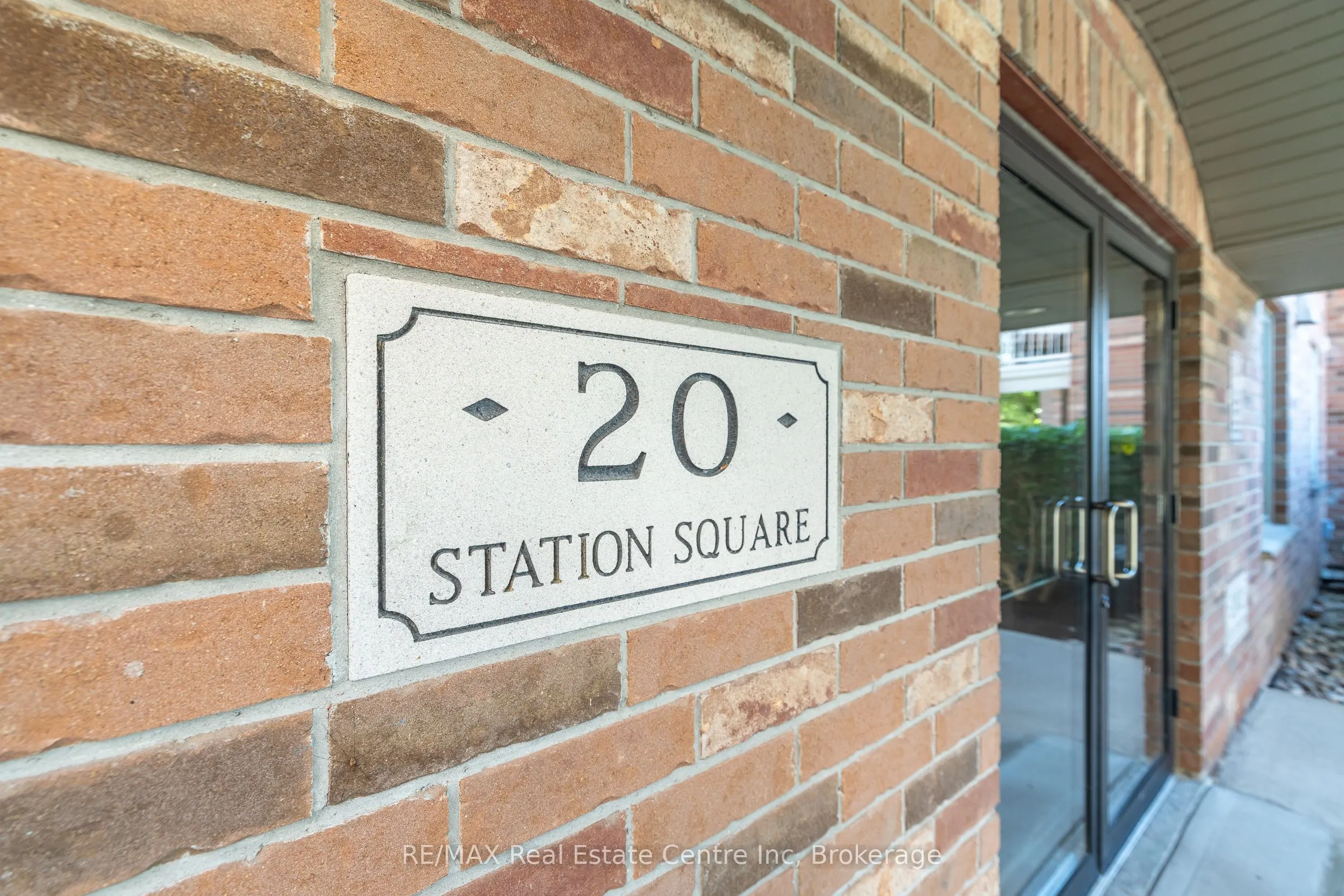 20 Station Square, #303