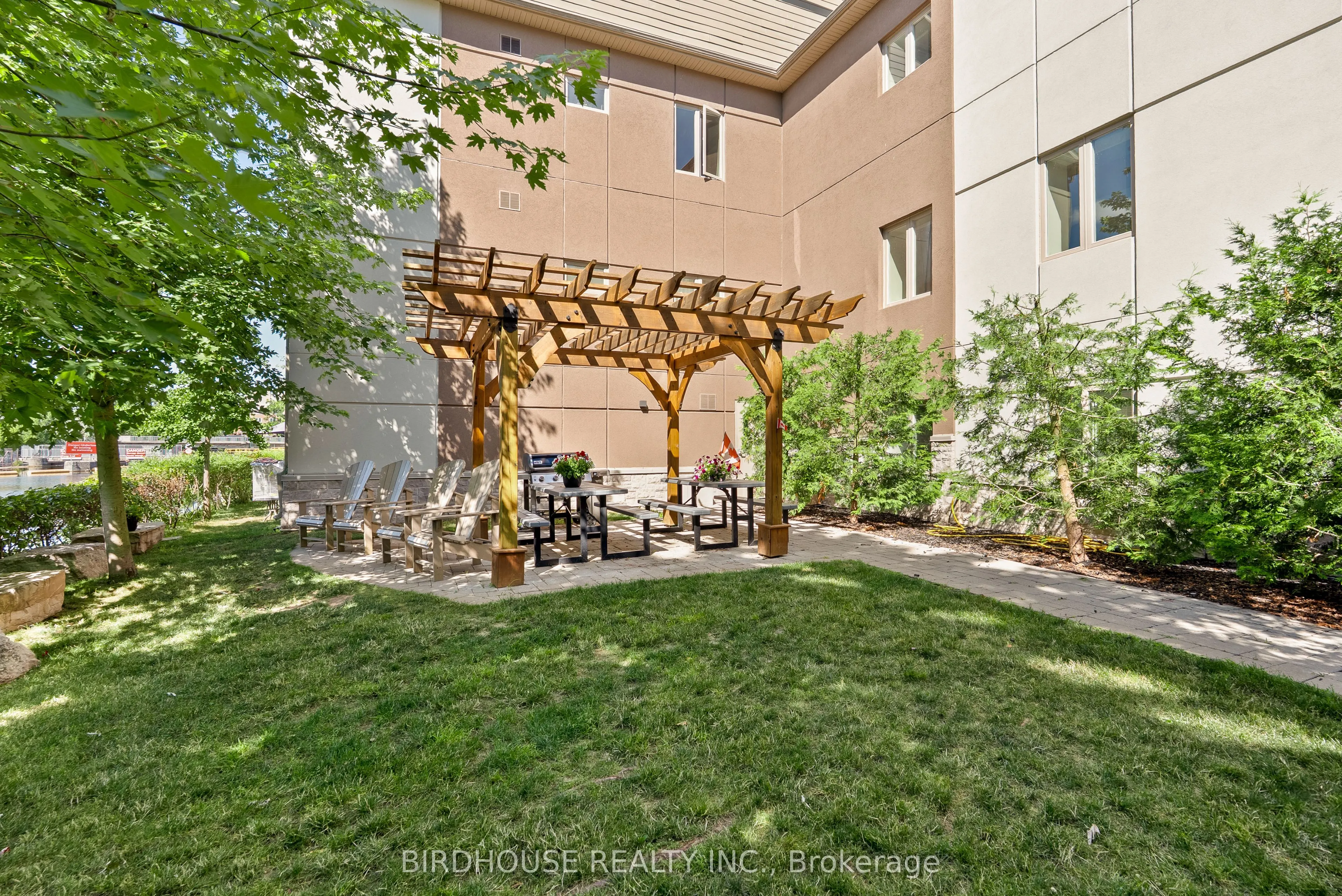 25 King Street, #102