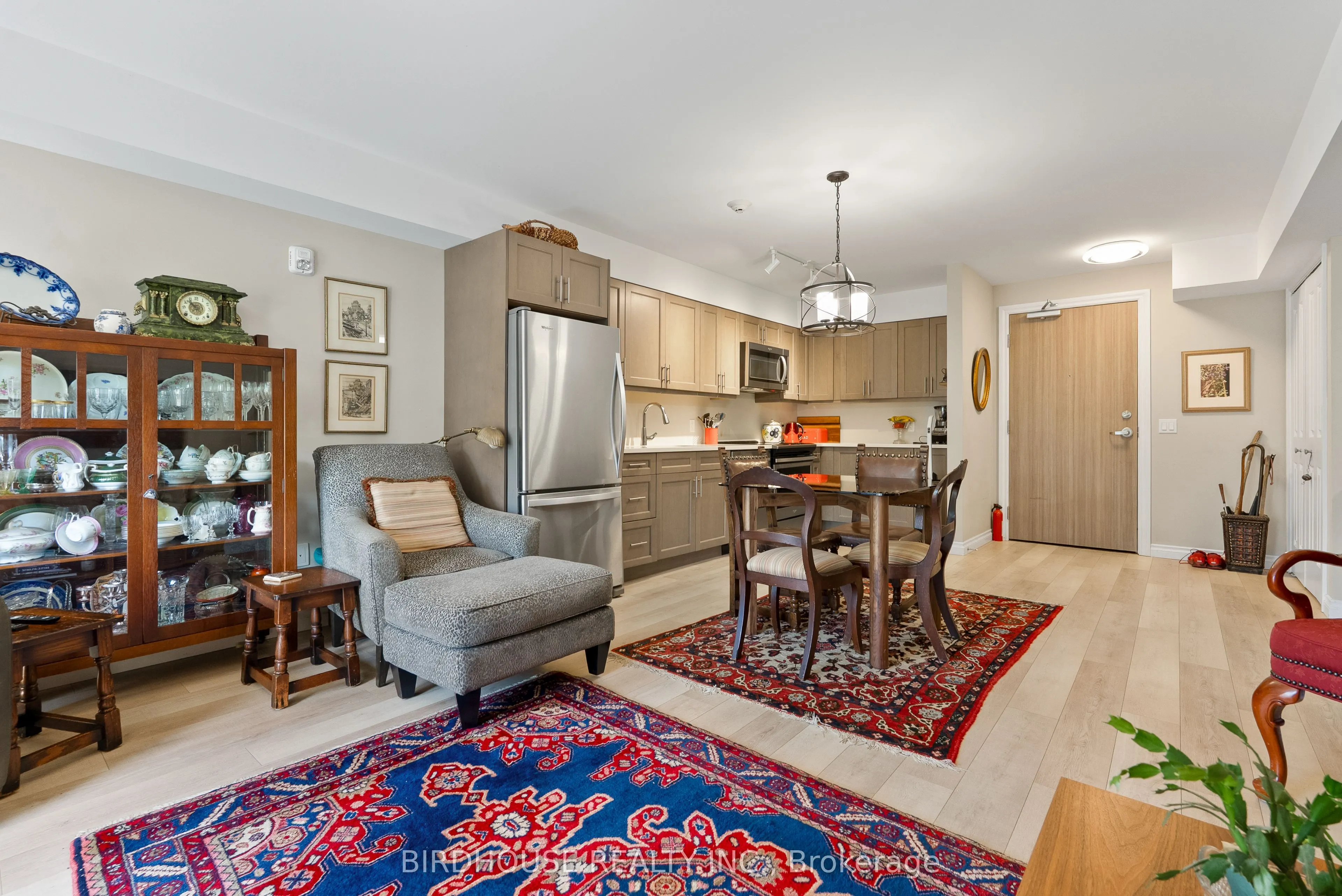 25 King Street, #102