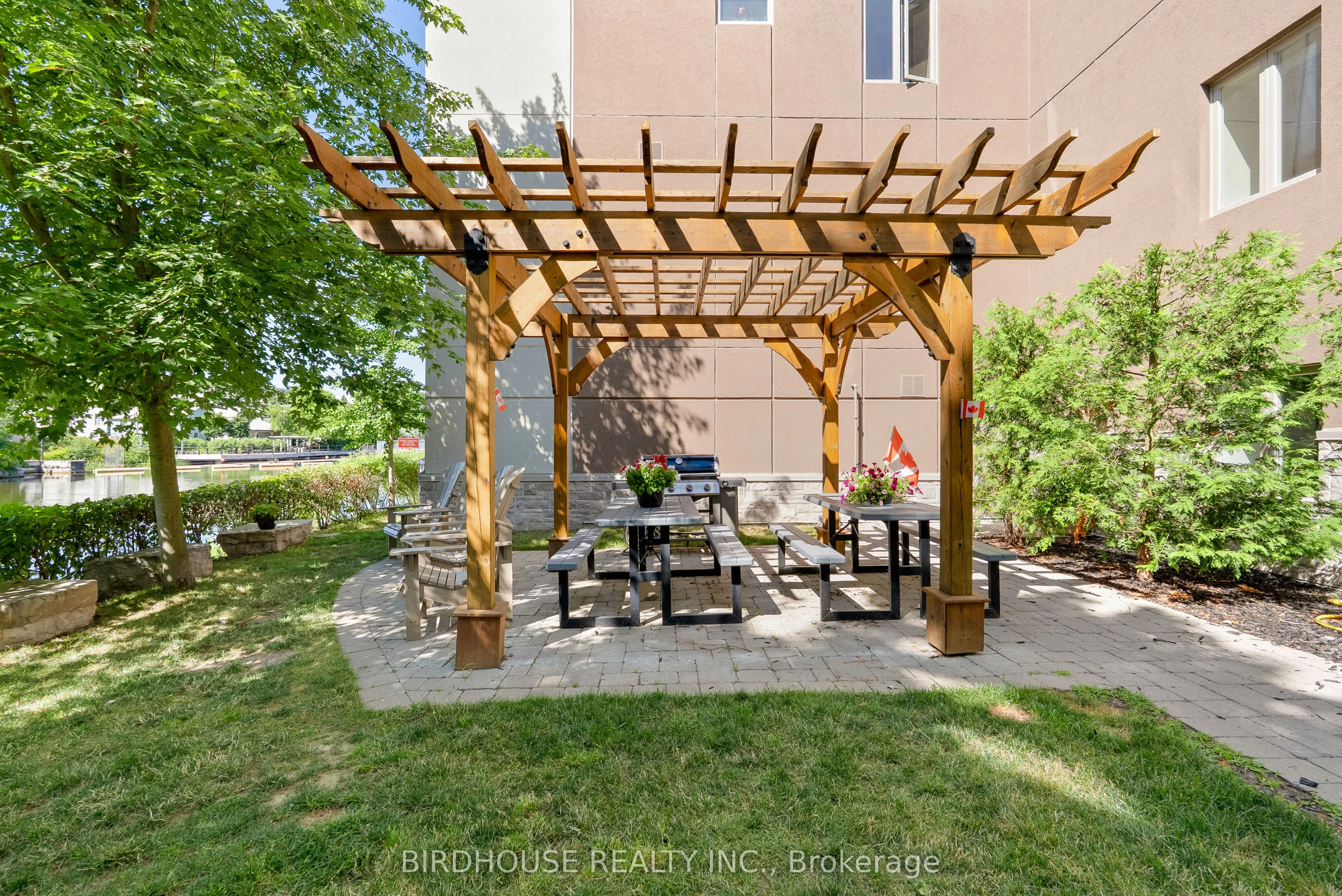 25 King Street, #102