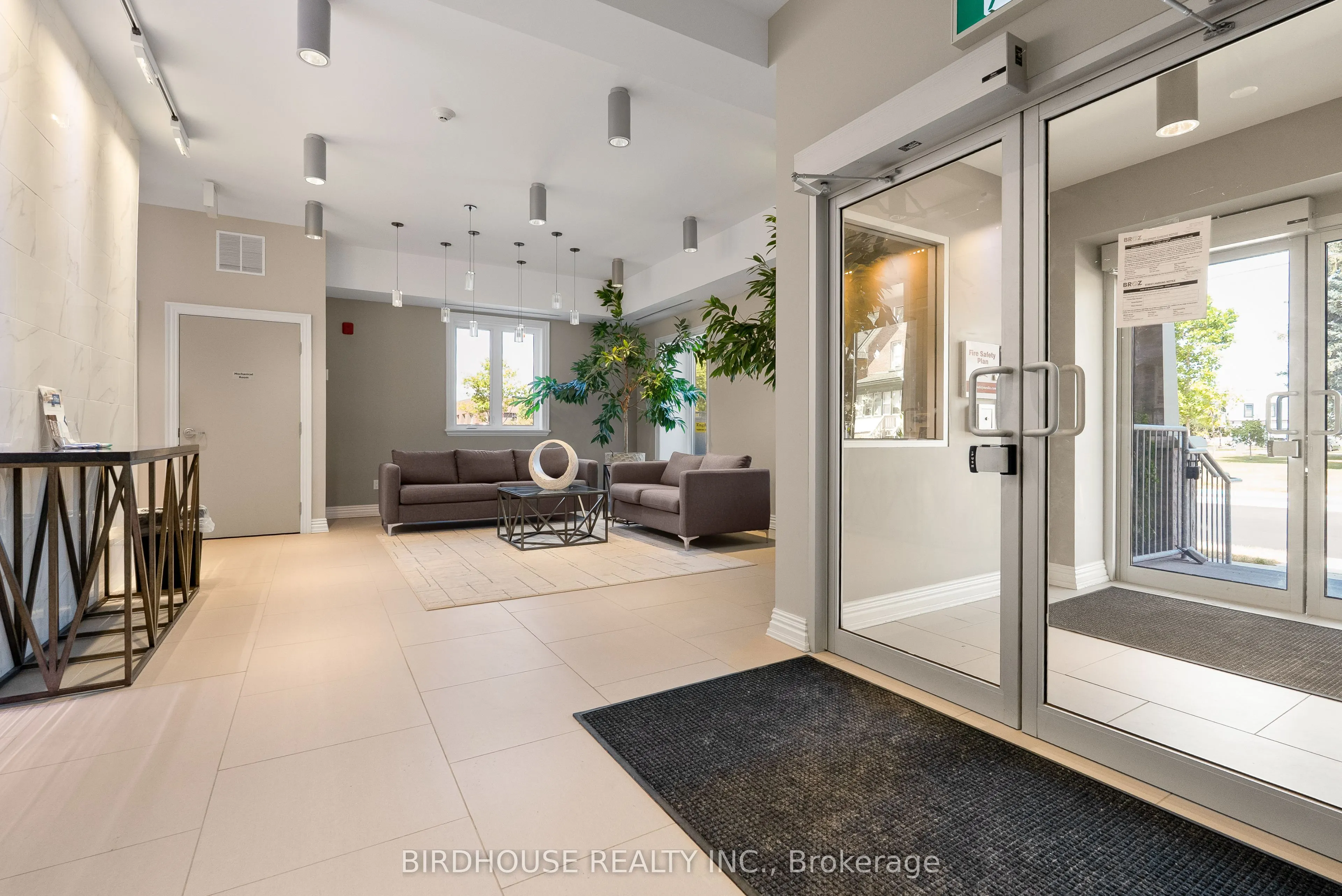 25 King Street, #102