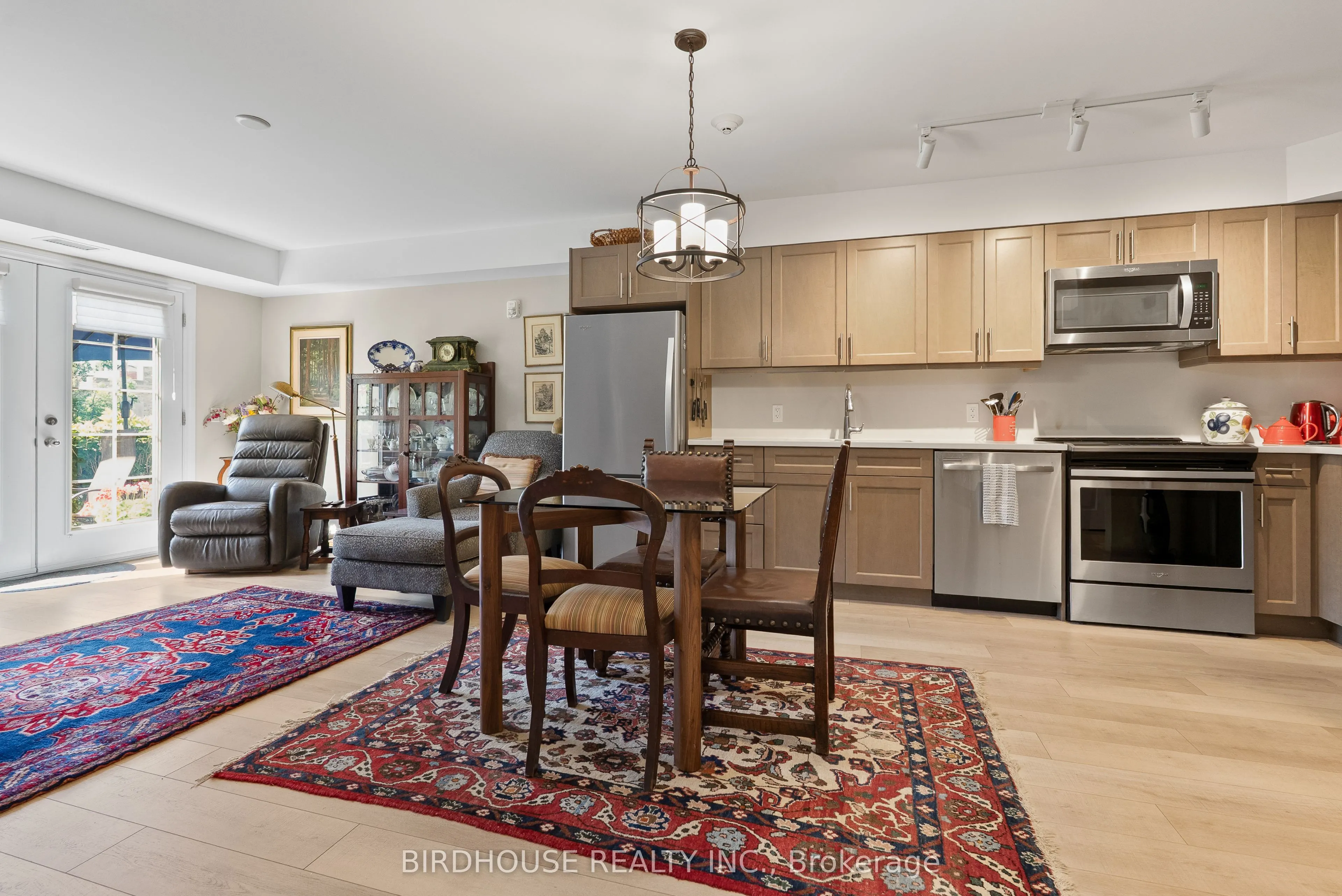 25 King Street, #102