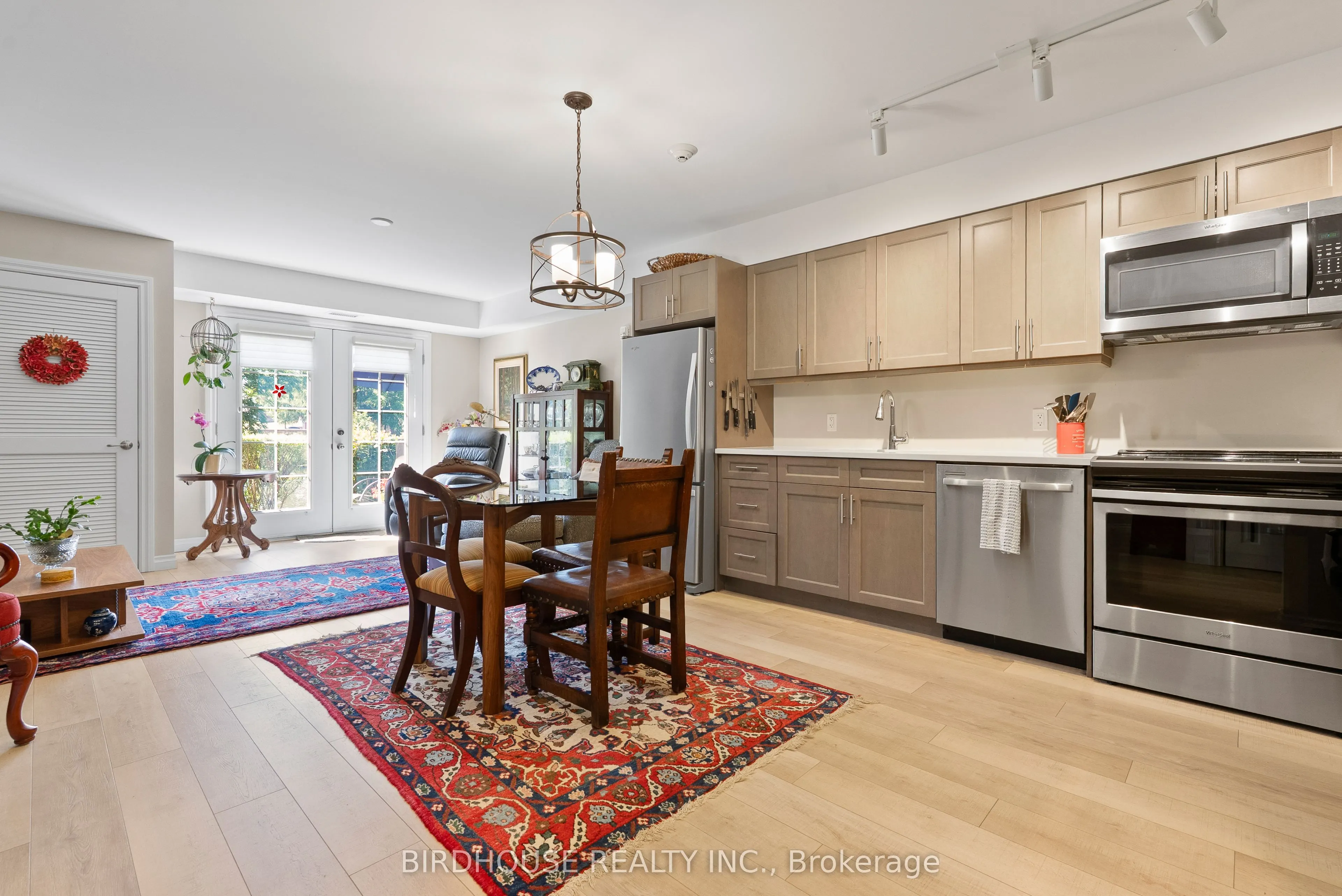 25 King Street, #102