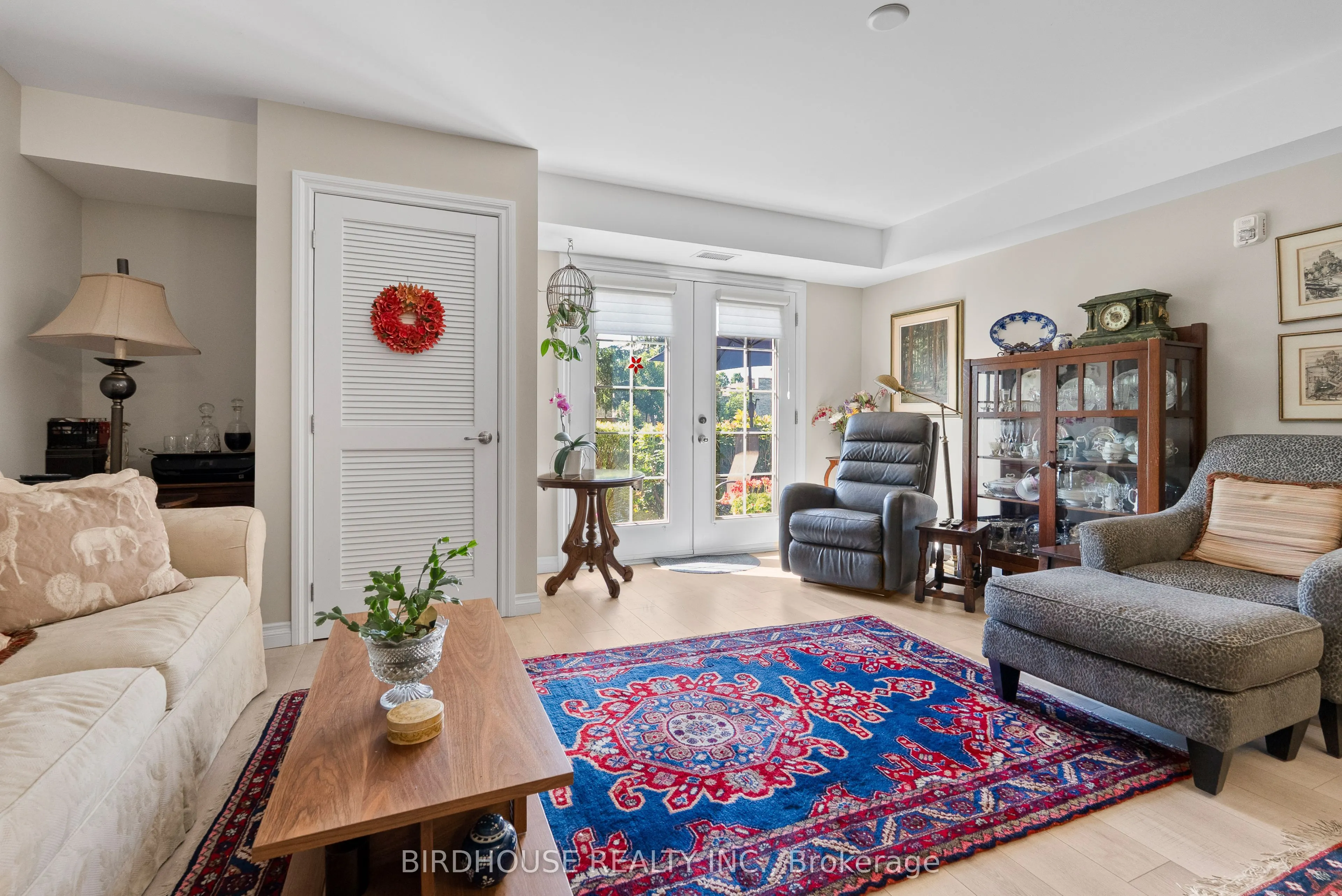 25 King Street, #102