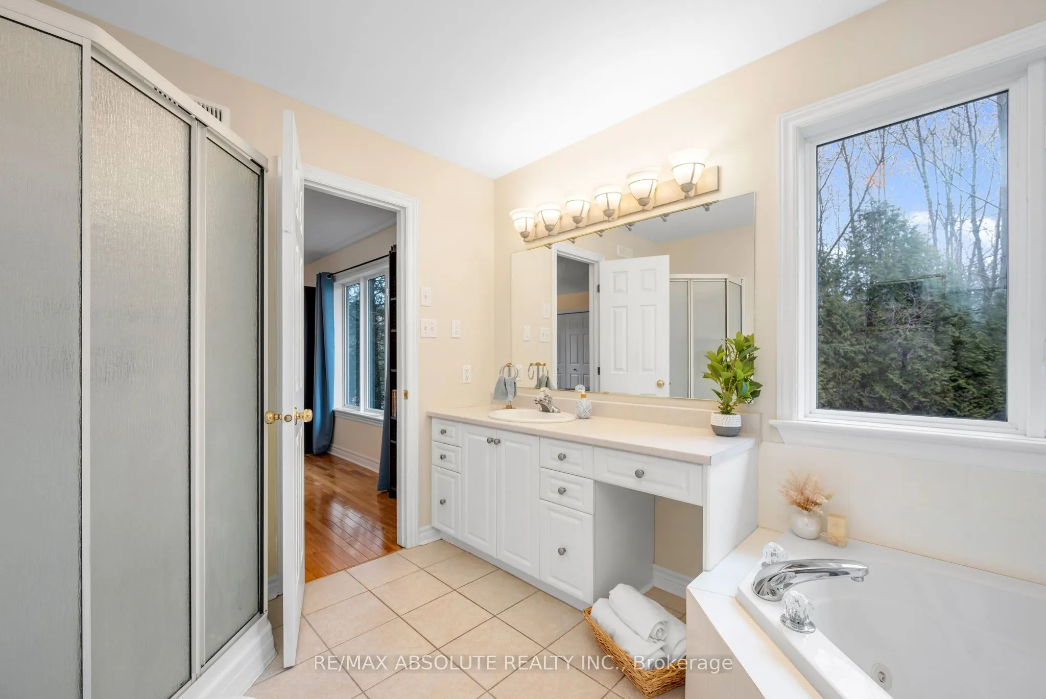 1601 Shauna Crescent
