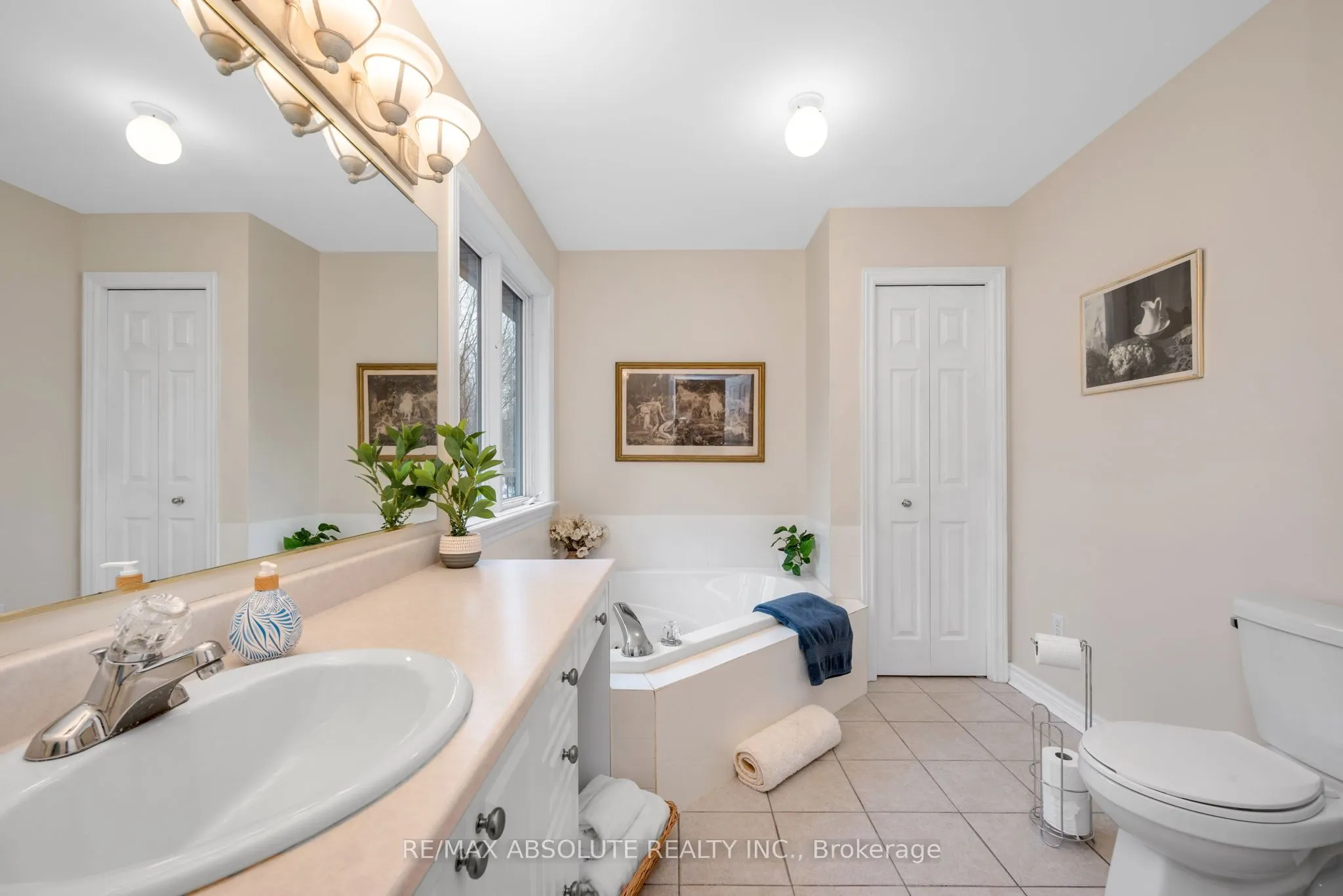 1601 Shauna Crescent