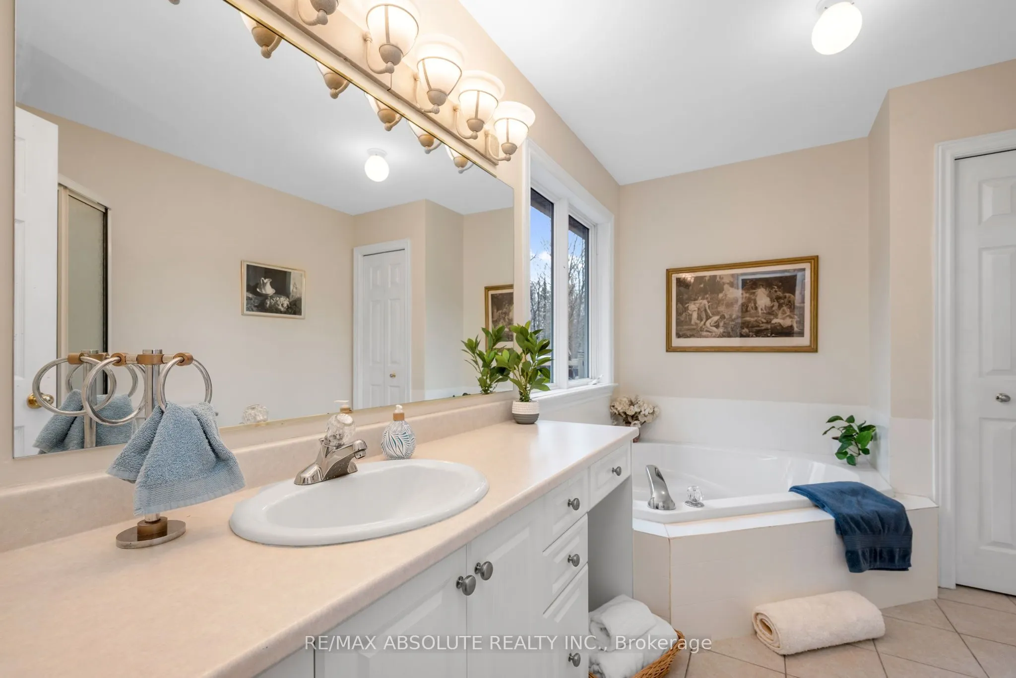 1601 Shauna Crescent