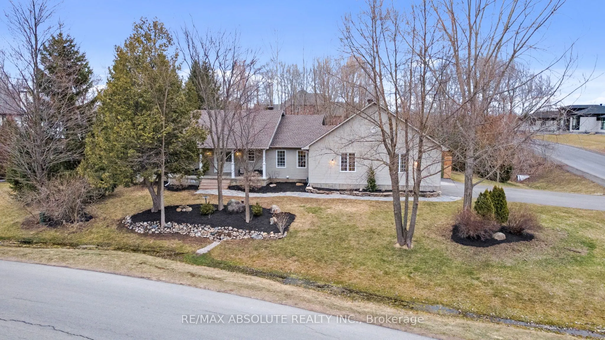 1601 Shauna Crescent