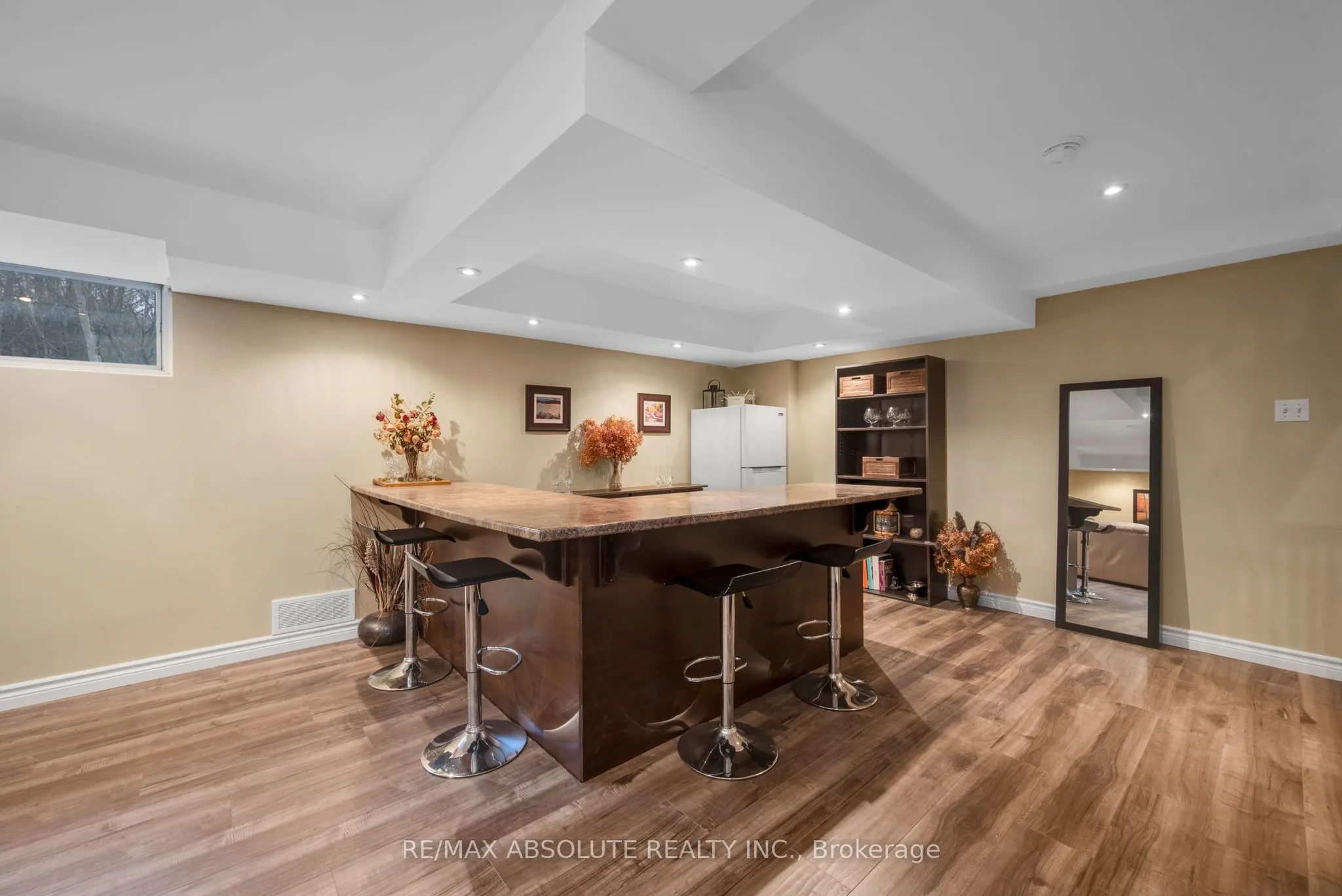 1601 Shauna Crescent