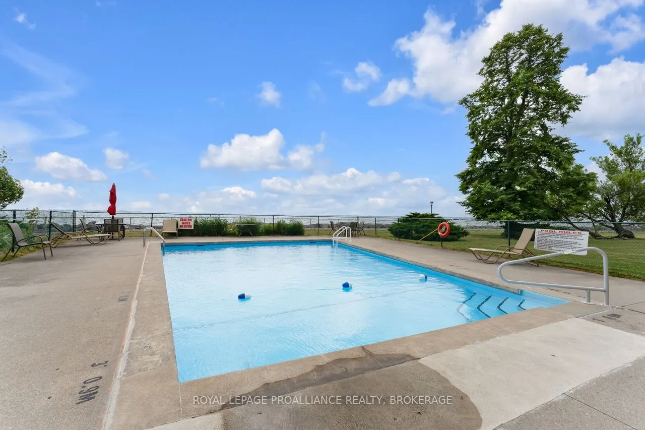 1 Mowat Avenue, #604