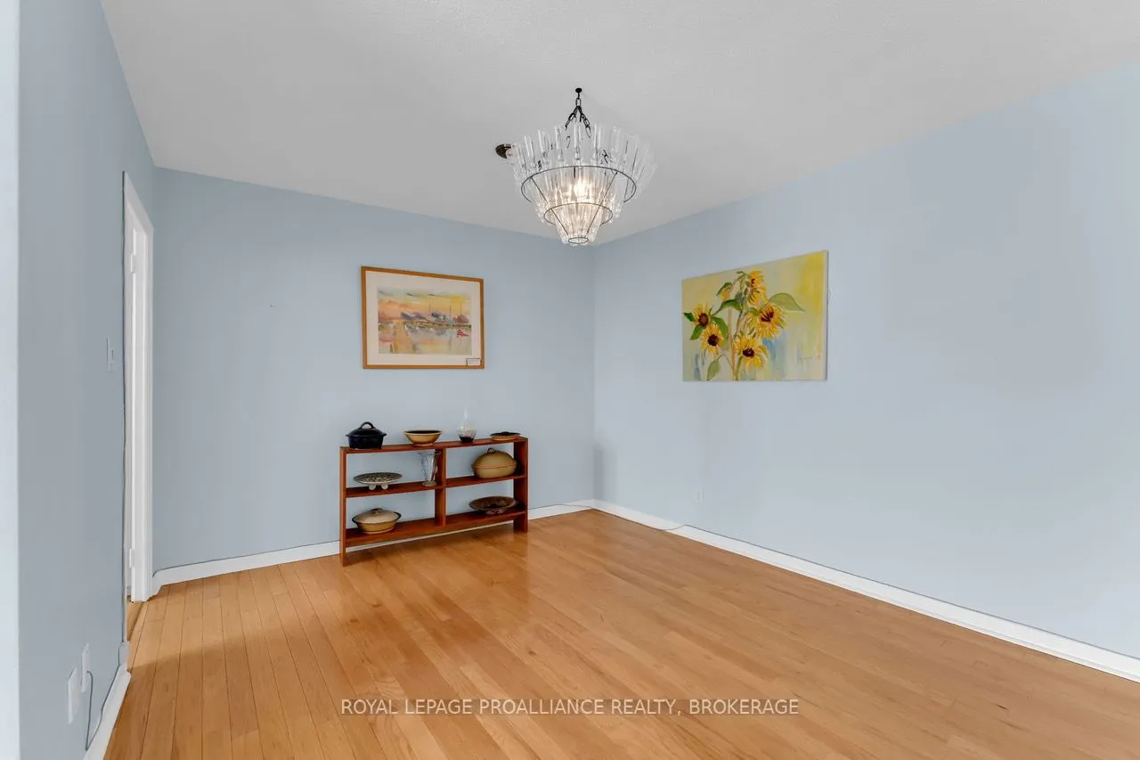 1 Mowat Avenue, #604