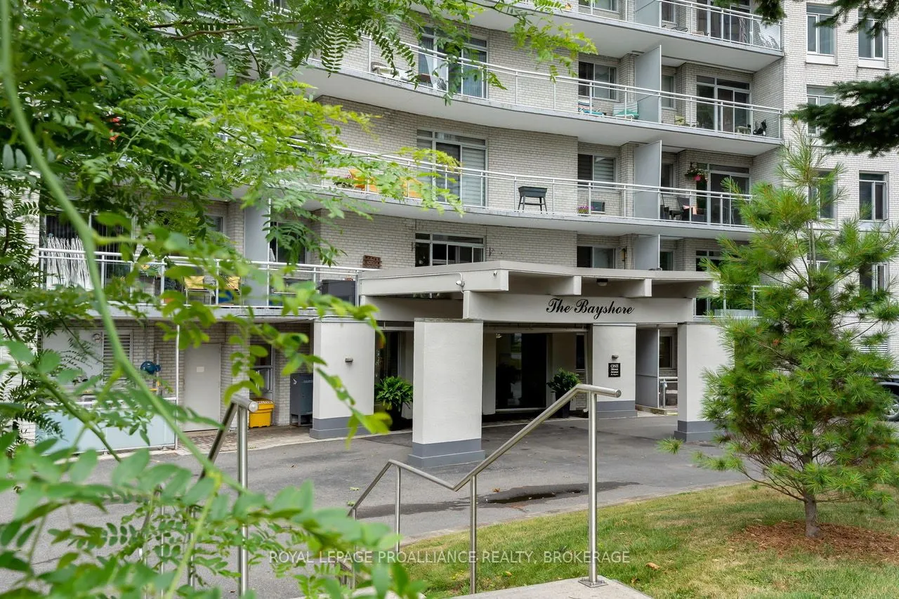 1 Mowat Avenue, #604