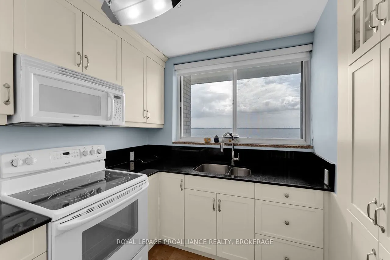 1 Mowat Avenue, #604