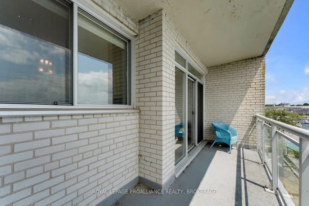 1 Mowat Avenue, #604
