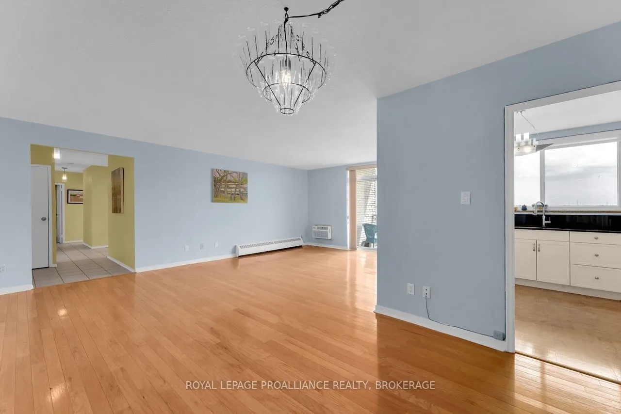 1 Mowat Avenue, #604