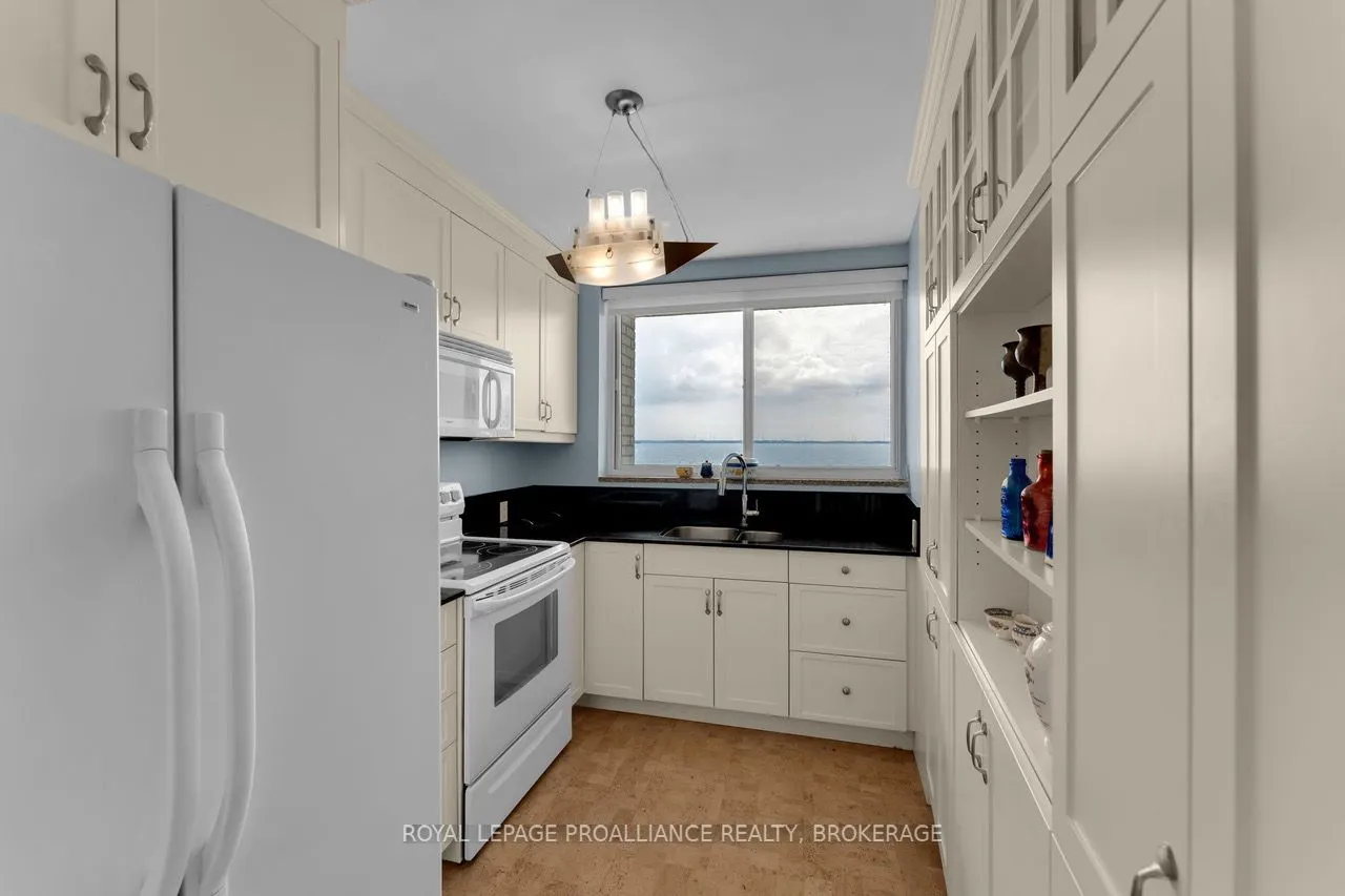 1 Mowat Avenue, #604