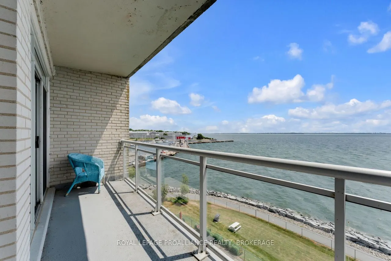 1 Mowat Avenue, #604