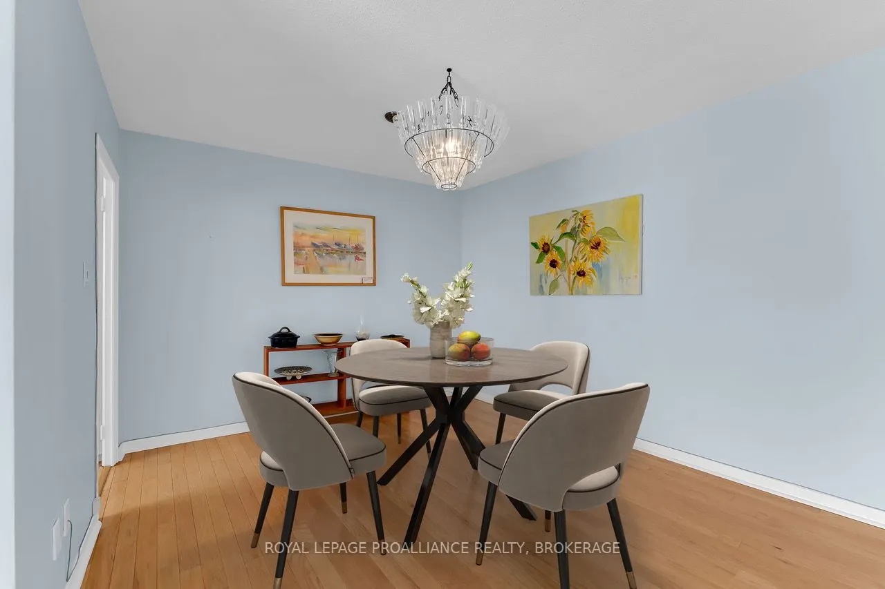 1 Mowat Avenue, #604