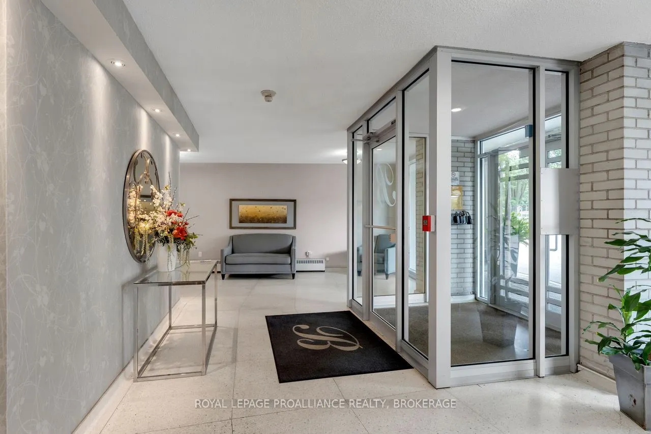 1 Mowat Avenue, #604