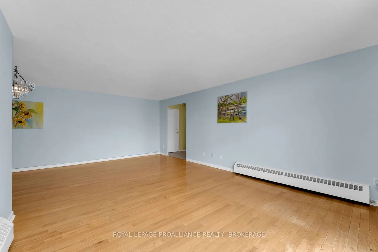 1 Mowat Avenue, #604