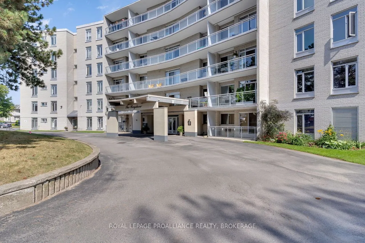 1 Mowat Avenue, #604
