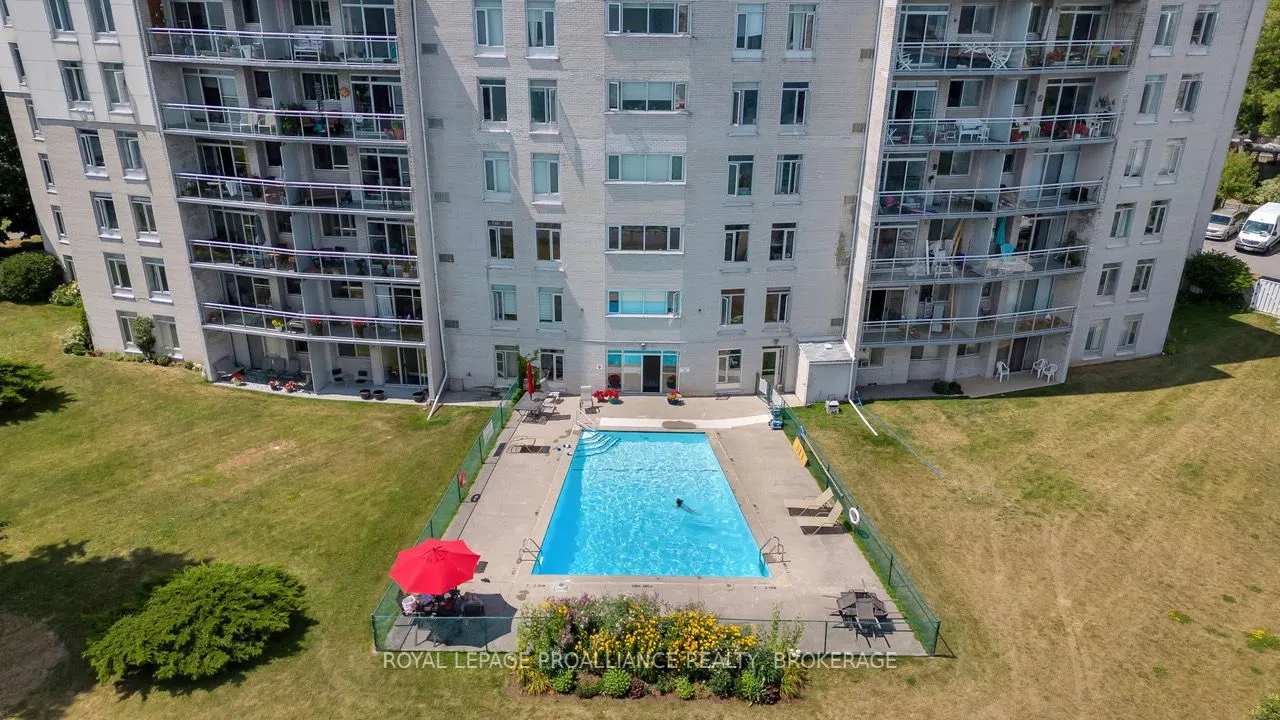 1 Mowat Avenue, #604