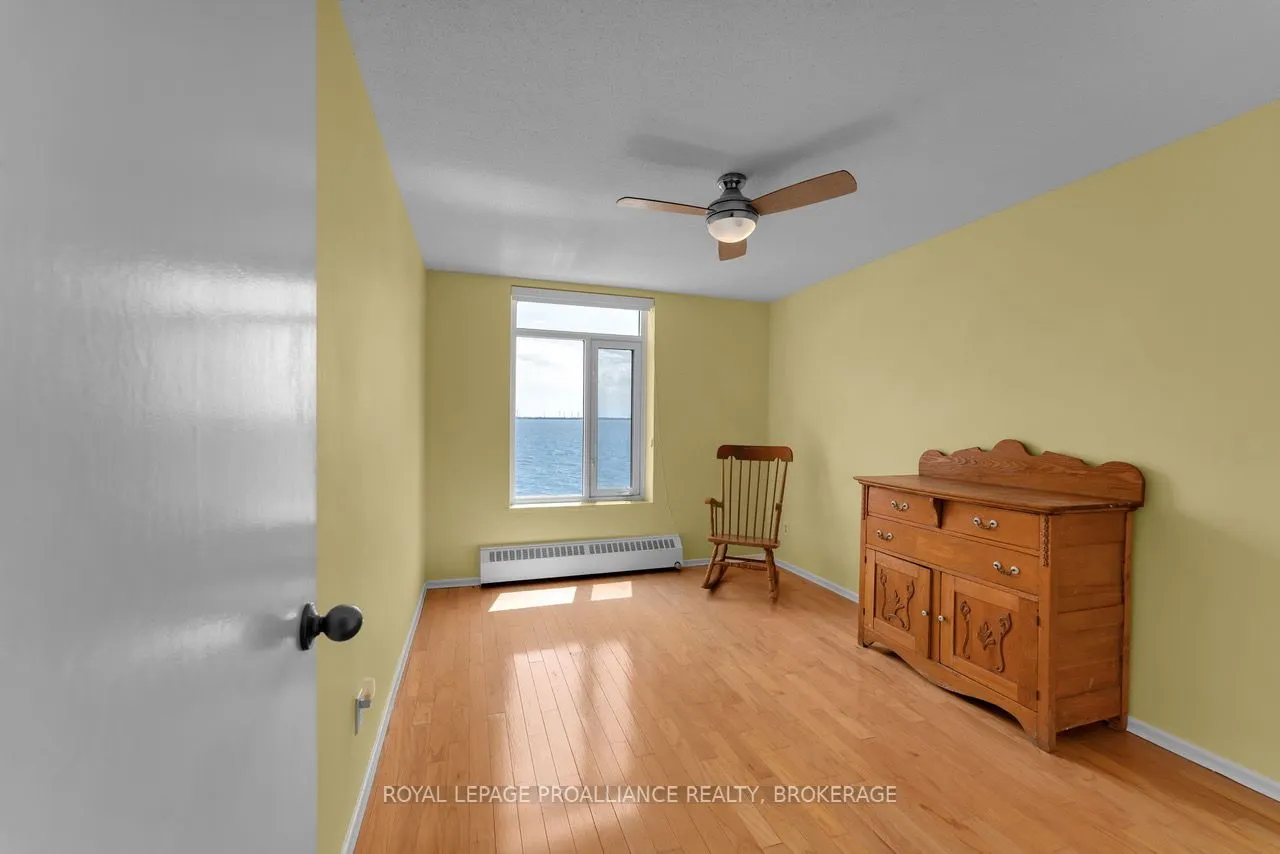 1 Mowat Avenue, #604