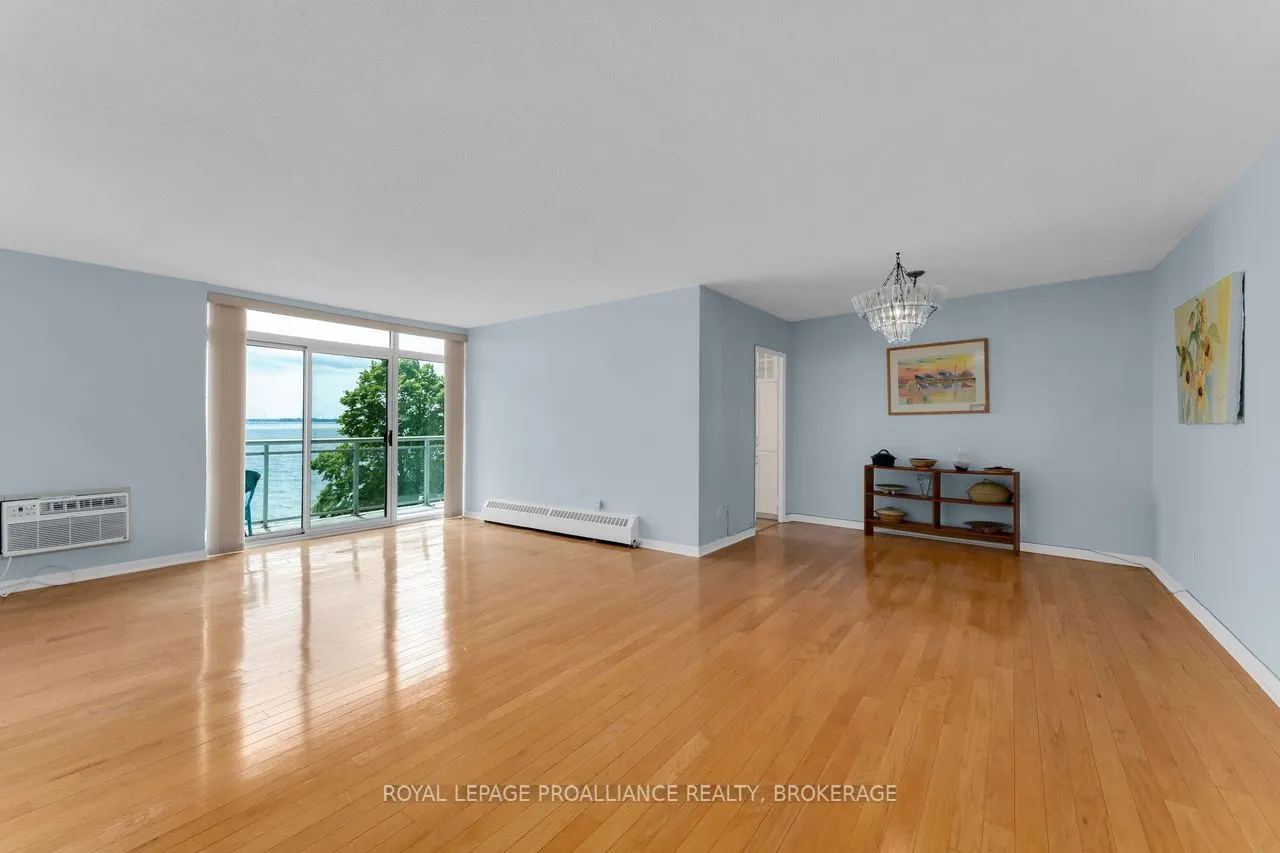 1 Mowat Avenue, #604
