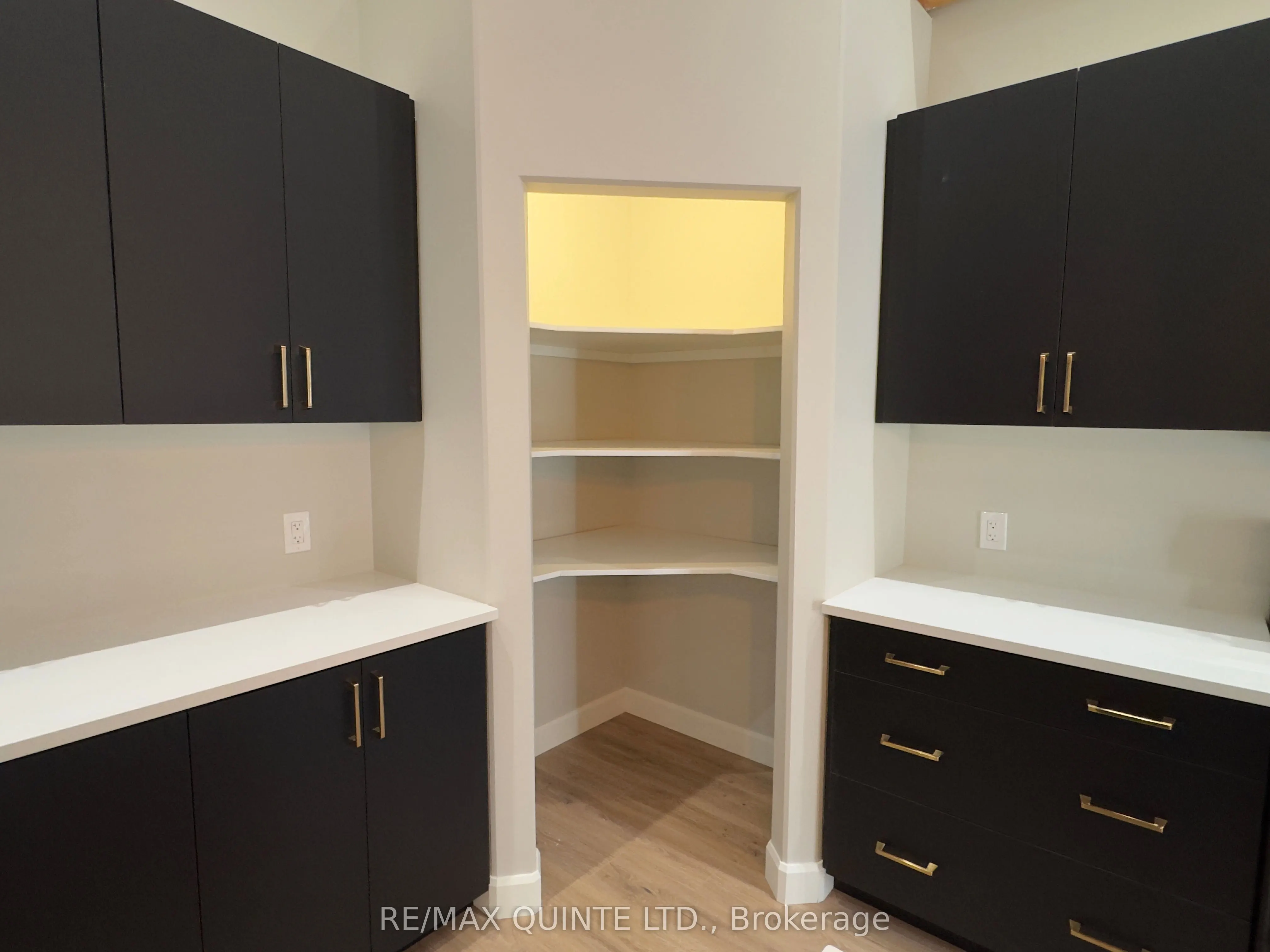 330 Victoria Street, #6