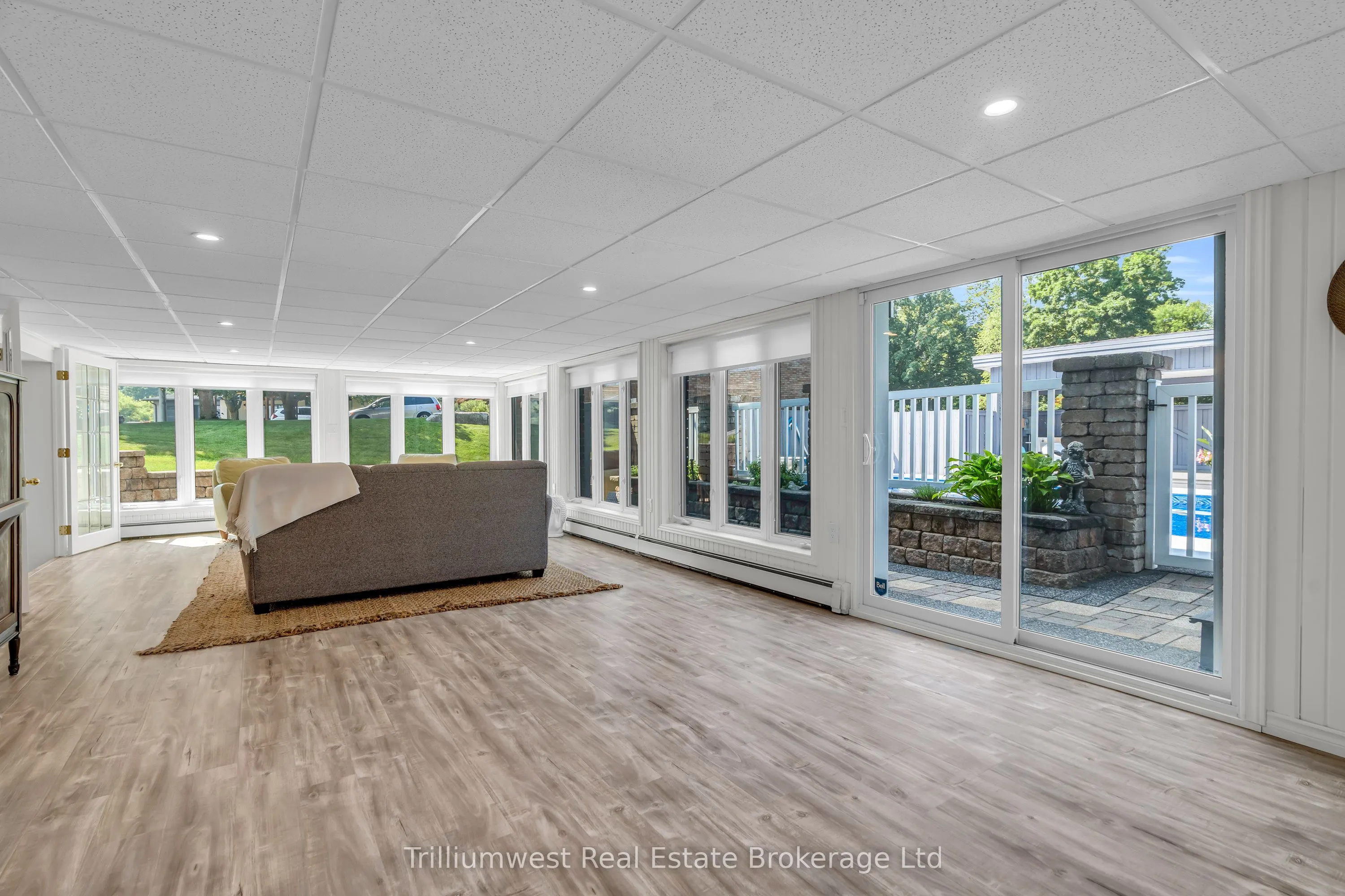4 Colonial Drive