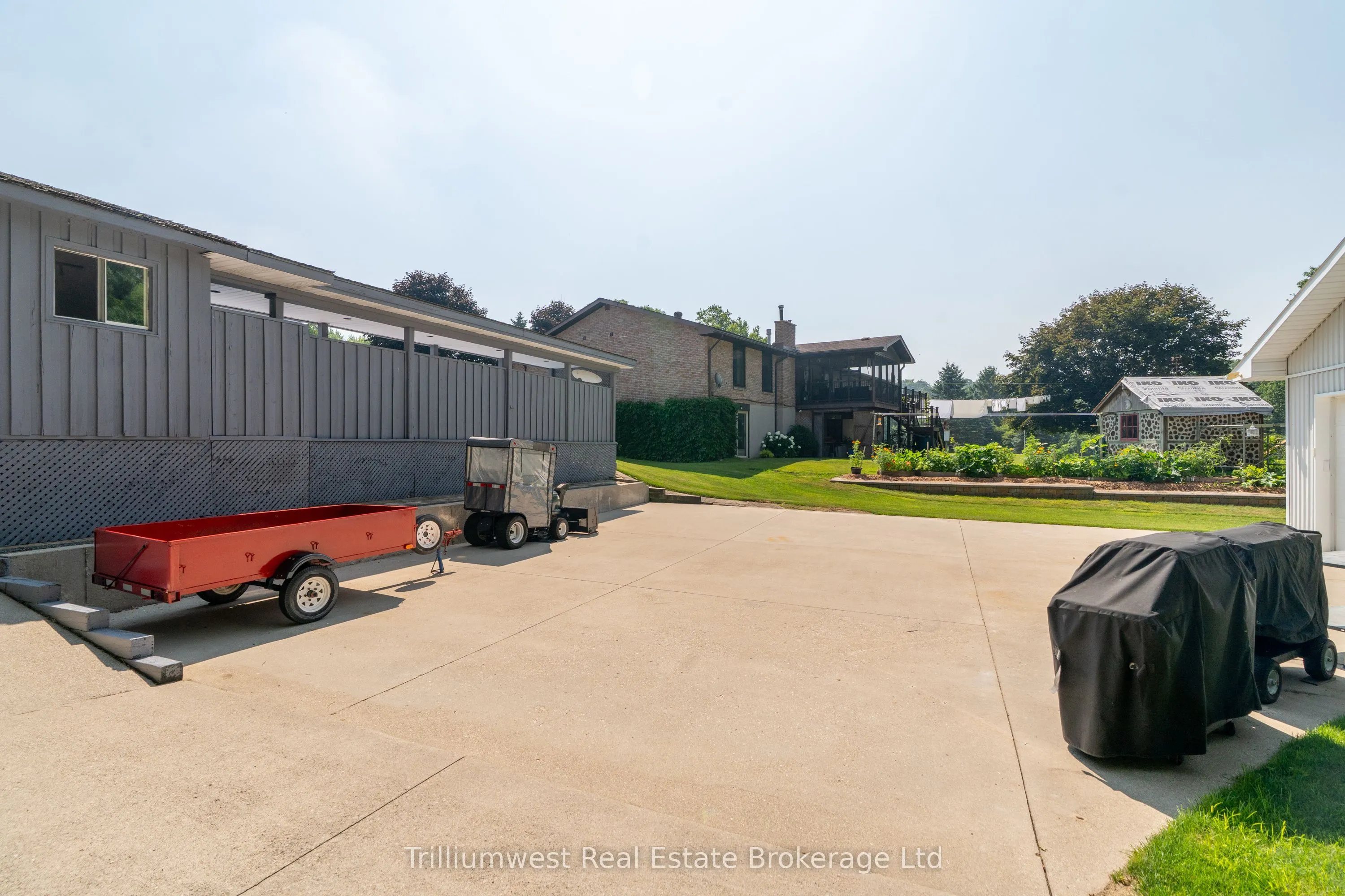 4 Colonial Drive