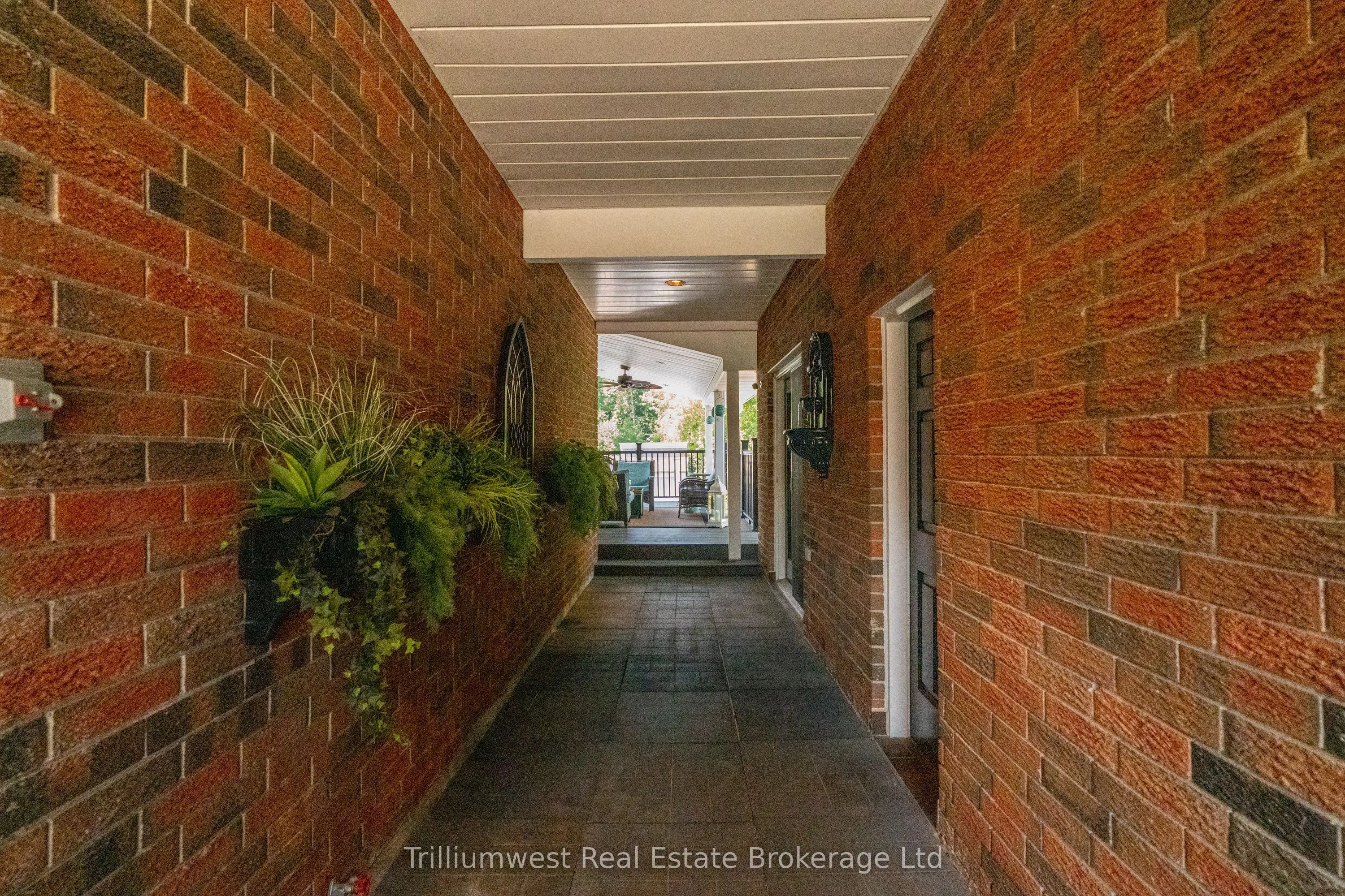 4 Colonial Drive