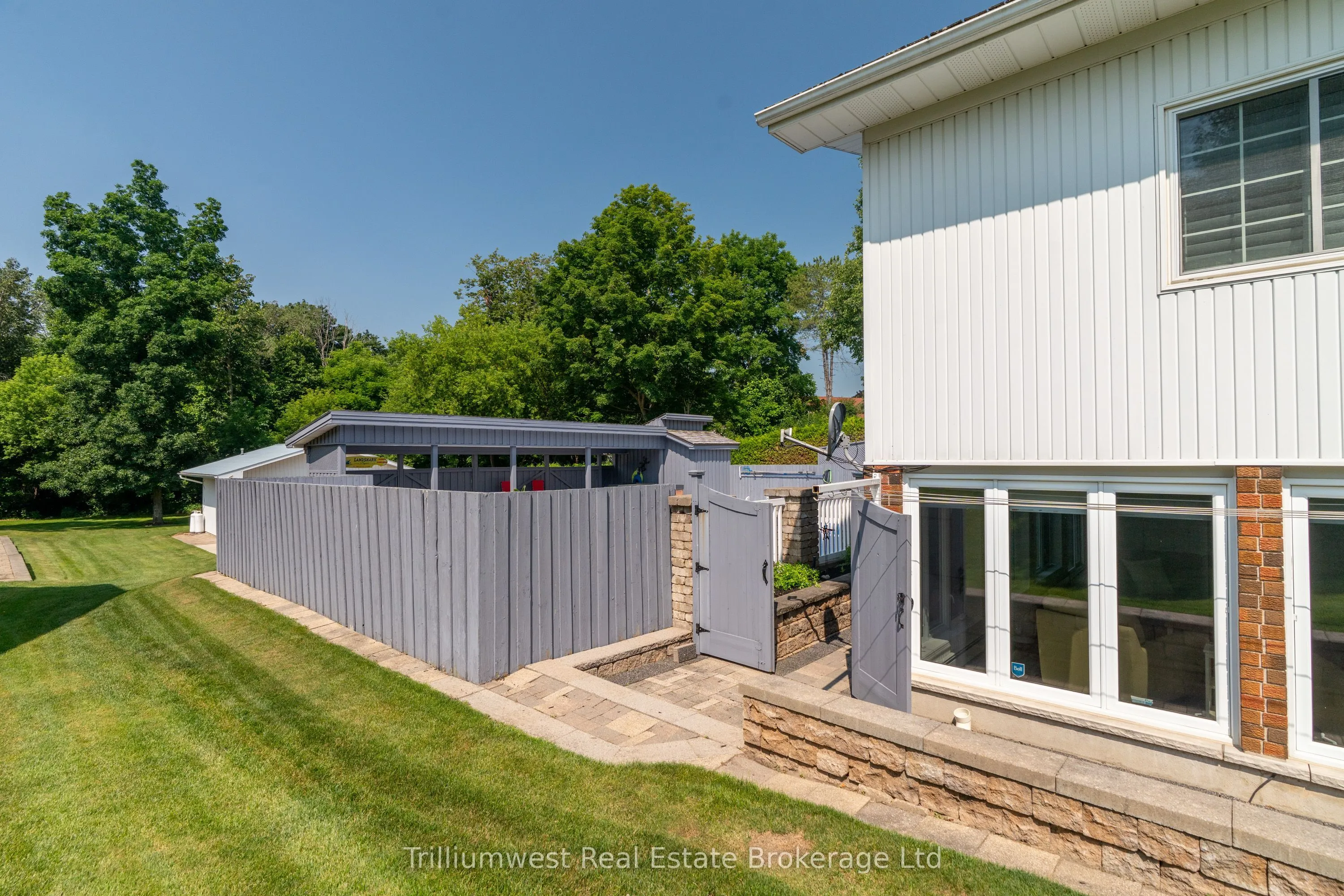 4 Colonial Drive