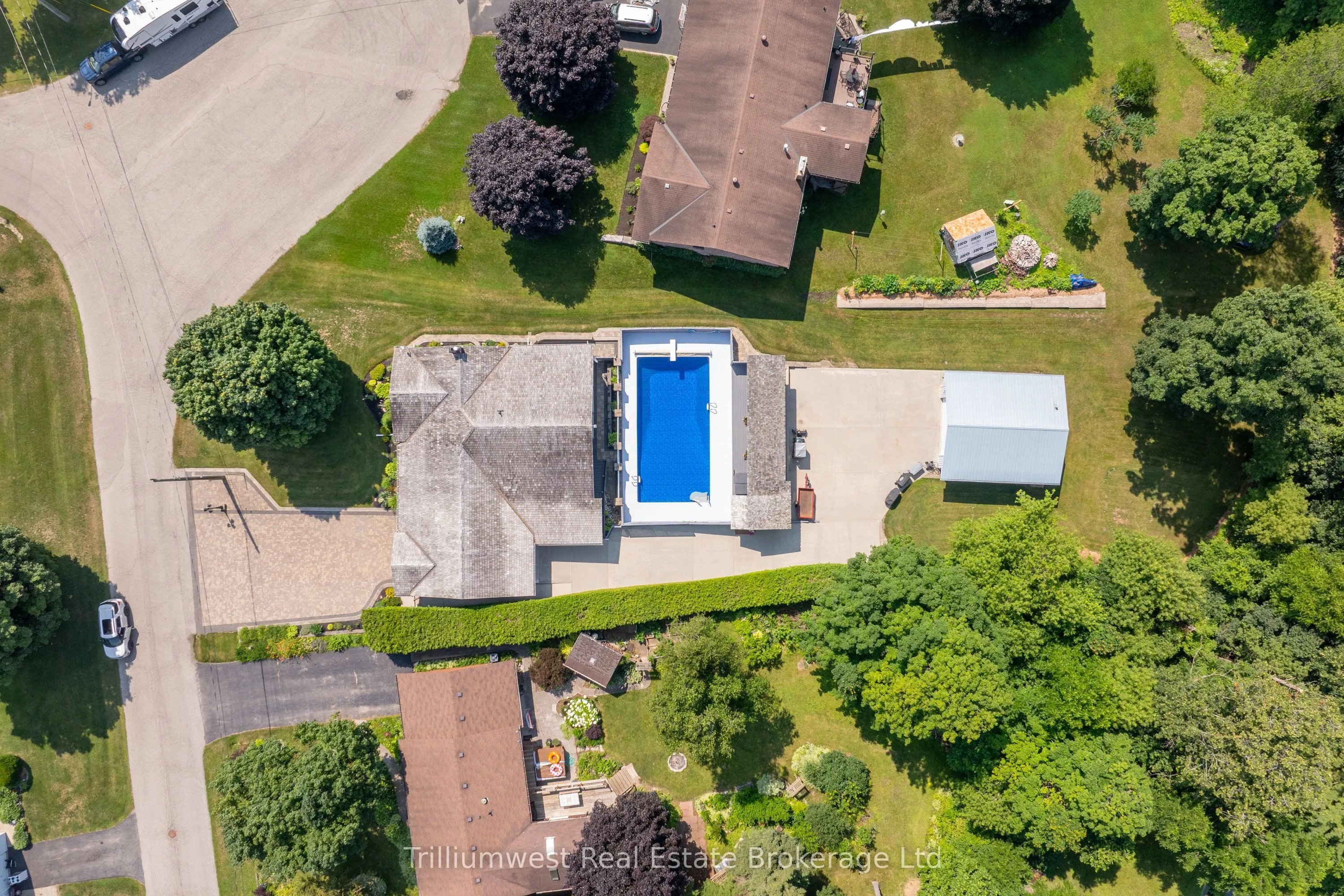 4 Colonial Drive