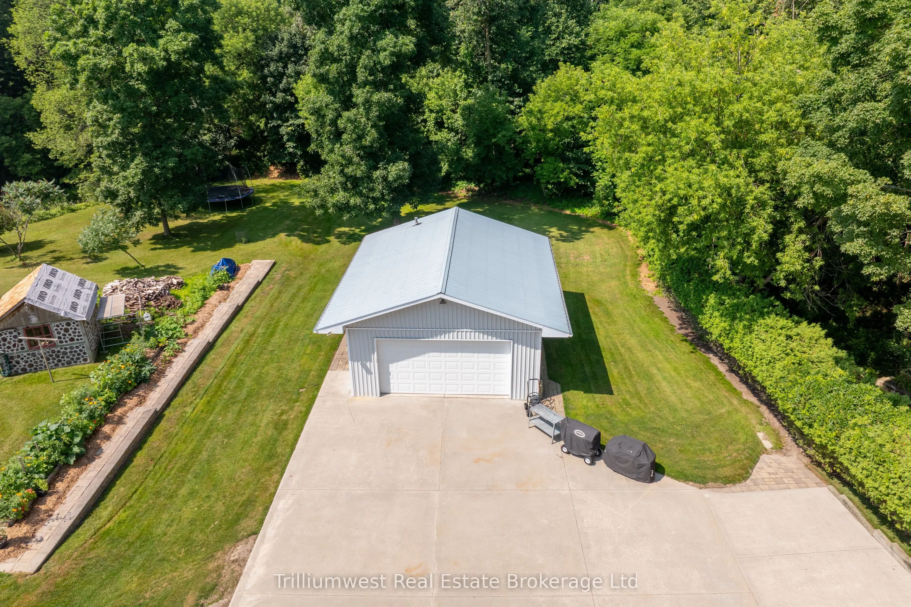 4 Colonial Drive