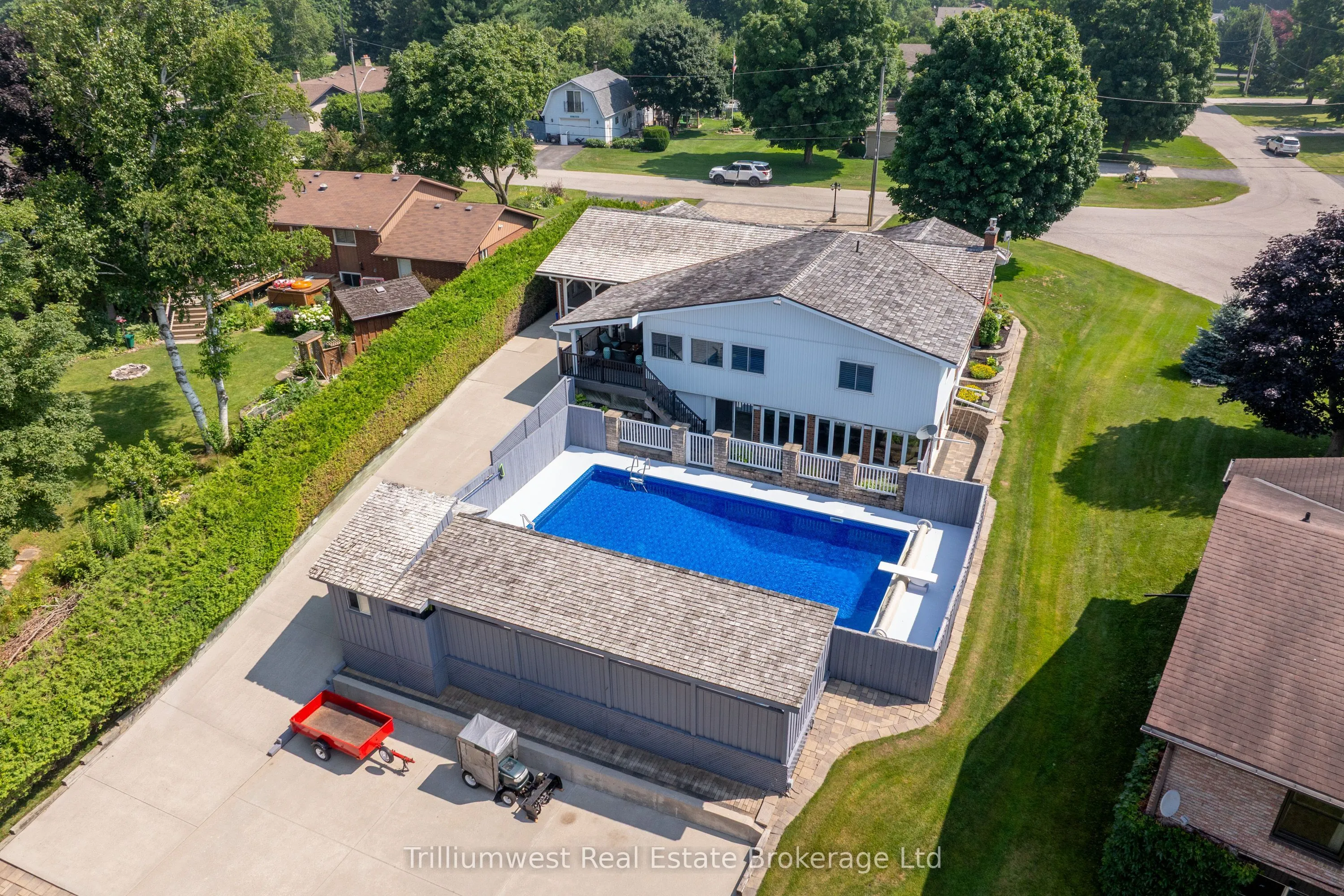 4 Colonial Drive