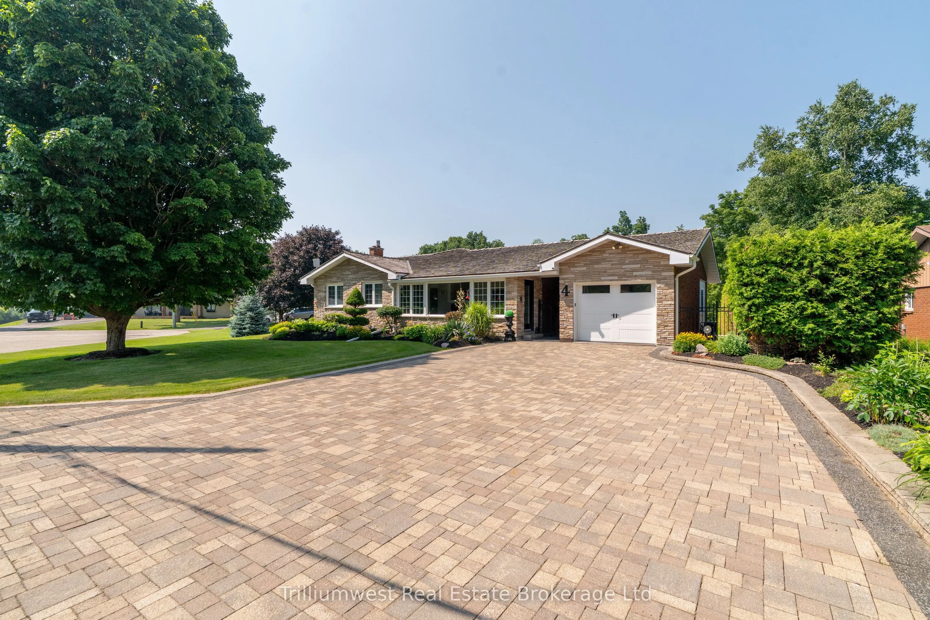 4 Colonial Drive