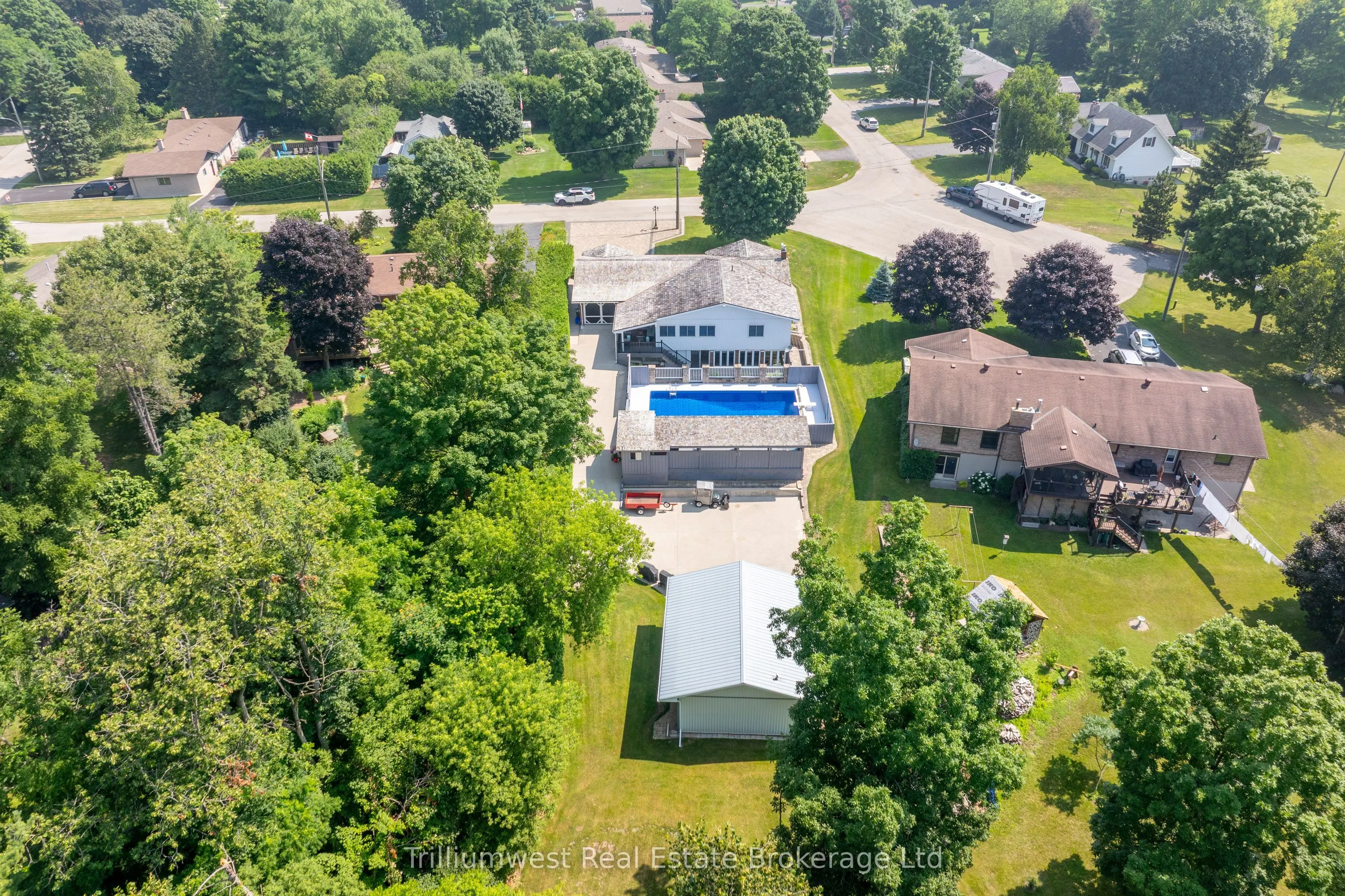 4 Colonial Drive